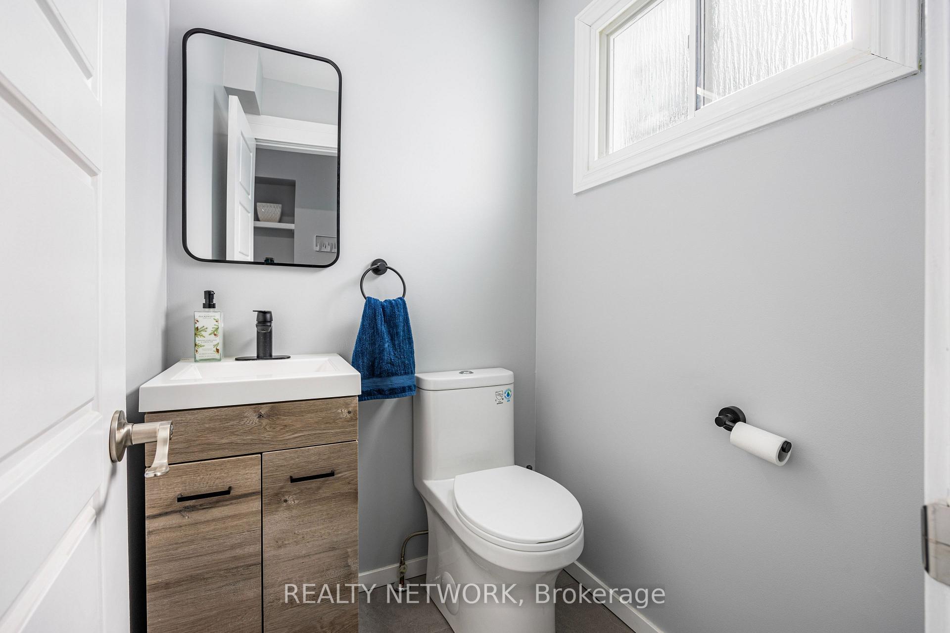 Photo 57 of 14 Lampman Lane, Barrie, 400 West — HOMEH