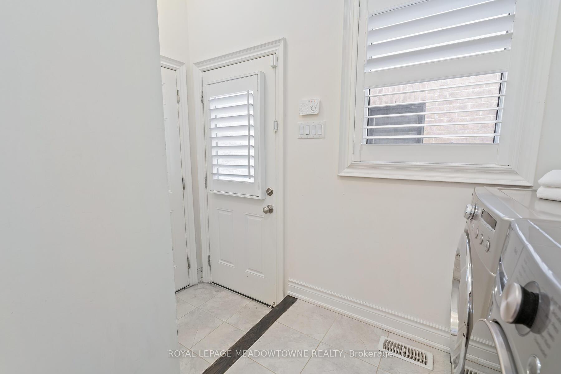 Photo 15 of 19 Mugford Crescent, Brampton, Bram West — HOMEH