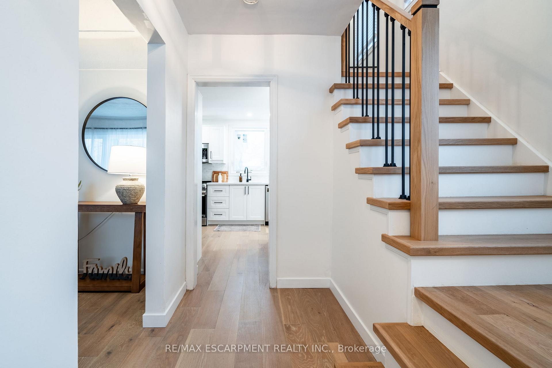 Photo 2 of 289 Mill Street, Hamilton, Waterdown — HOMEH
