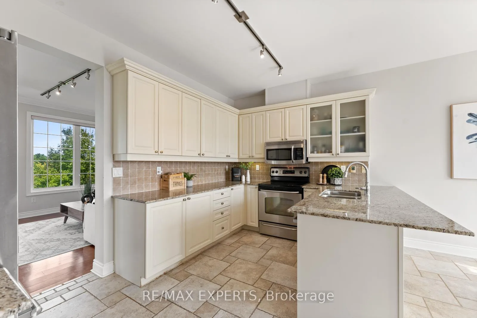 Photo 12 of 134 Rolling Hills Lane, Caledon, Bolton West — HOMEH