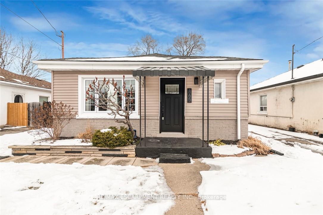 Photo 1 of 865 Queensdale Avenue E, Hamilton, Raleigh — HOMEH