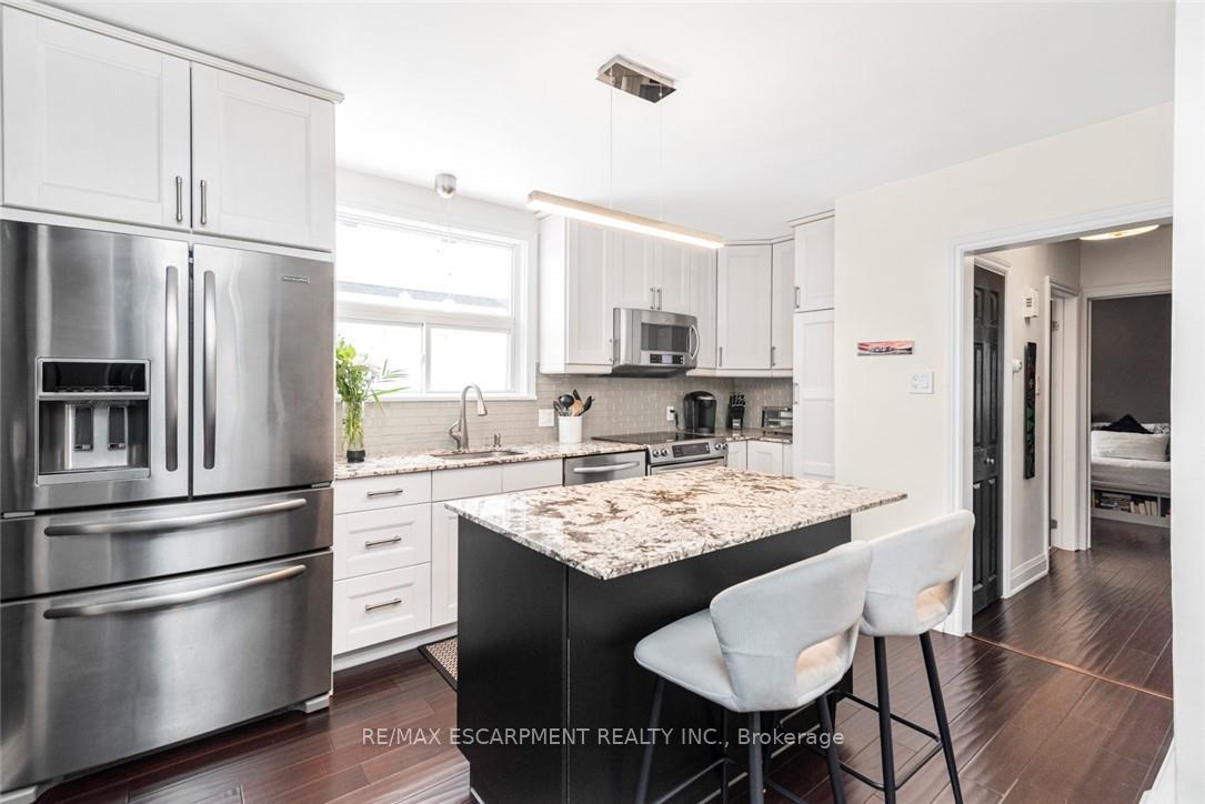 Photo 14 of 865 Queensdale Avenue E, Hamilton, Raleigh — HOMEH