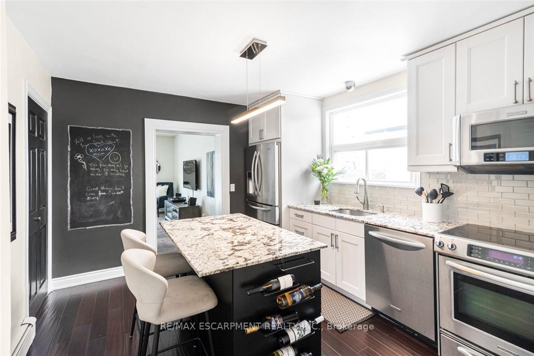 Photo 16 of 865 Queensdale Avenue E, Hamilton, Raleigh — HOMEH