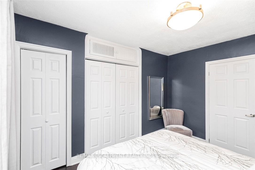 Photo 21 of 865 Queensdale Avenue E, Hamilton, Raleigh — HOMEH
