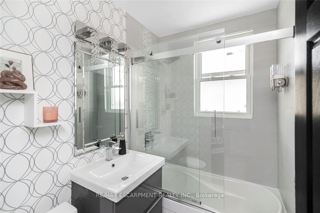 Photo 44 of 865 Queensdale Avenue E, Hamilton, Raleigh — HOMEH
