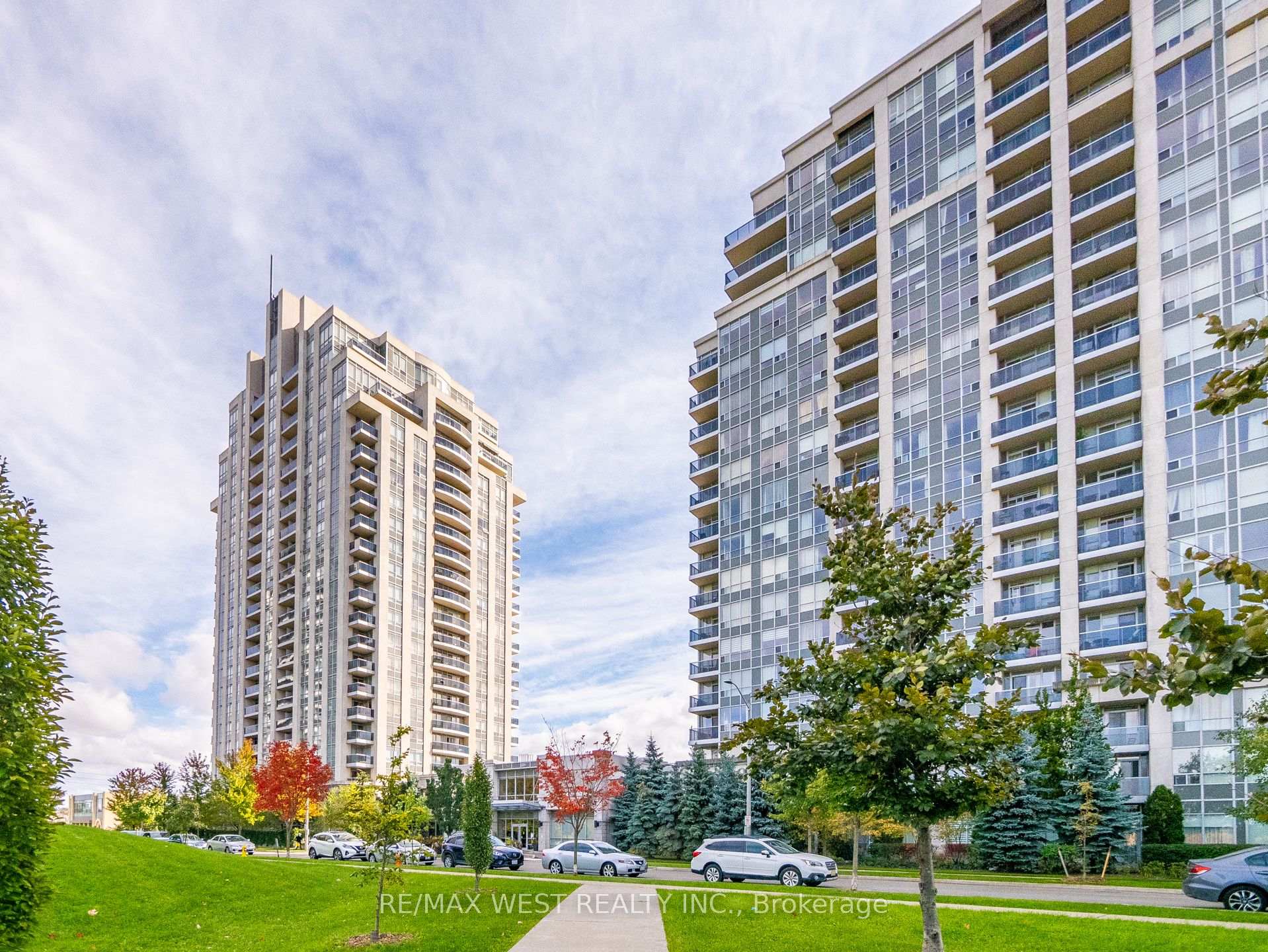 Photo 1 of Unit 309, 7 North Park Road, Vaughan, Beverley Glen — HOMEH