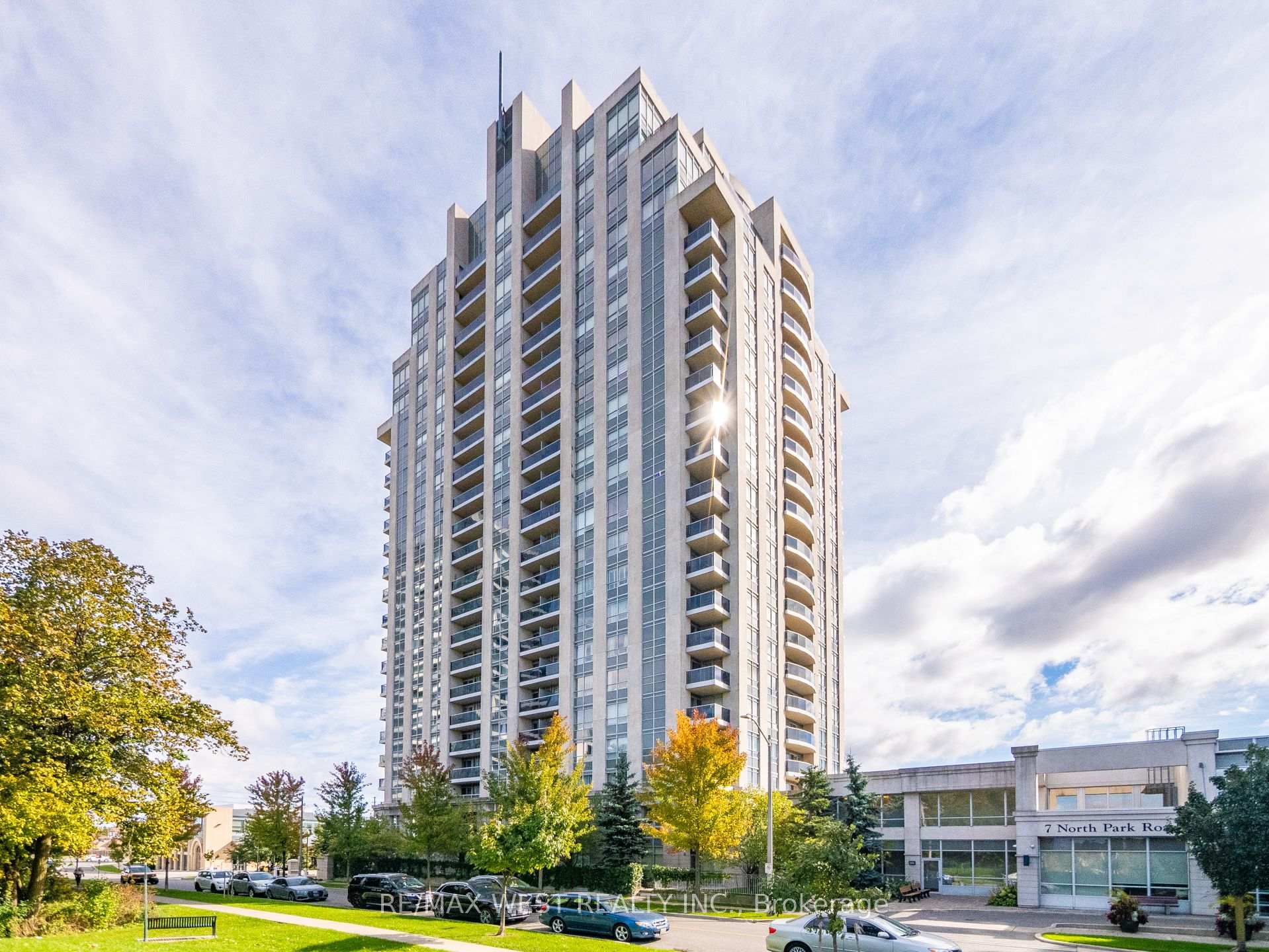 Photo 3 of Unit 309, 7 North Park Road, Vaughan, Beverley Glen — HOMEH