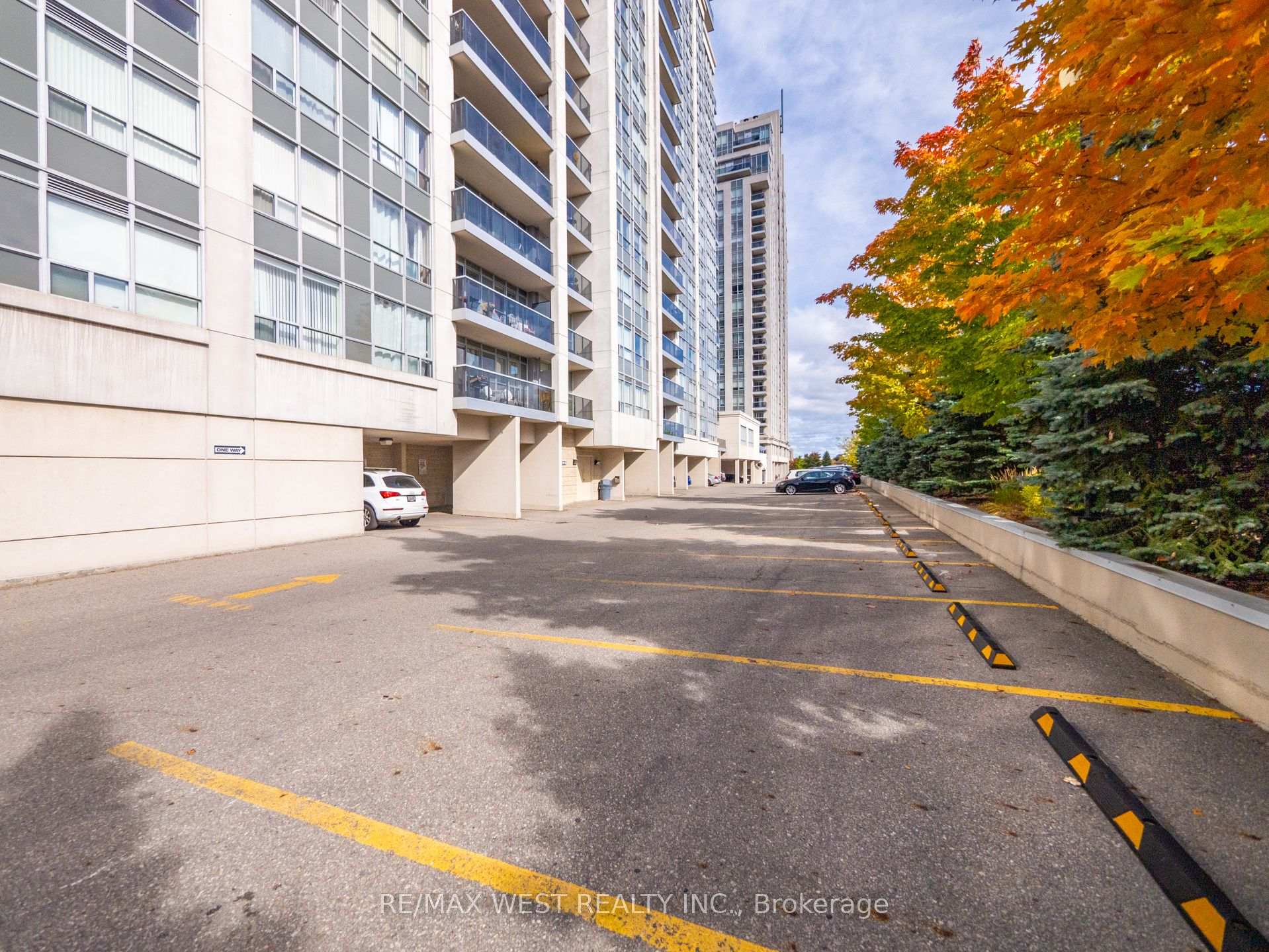 Photo 5 of Unit 309, 7 North Park Road, Vaughan, Beverley Glen — HOMEH