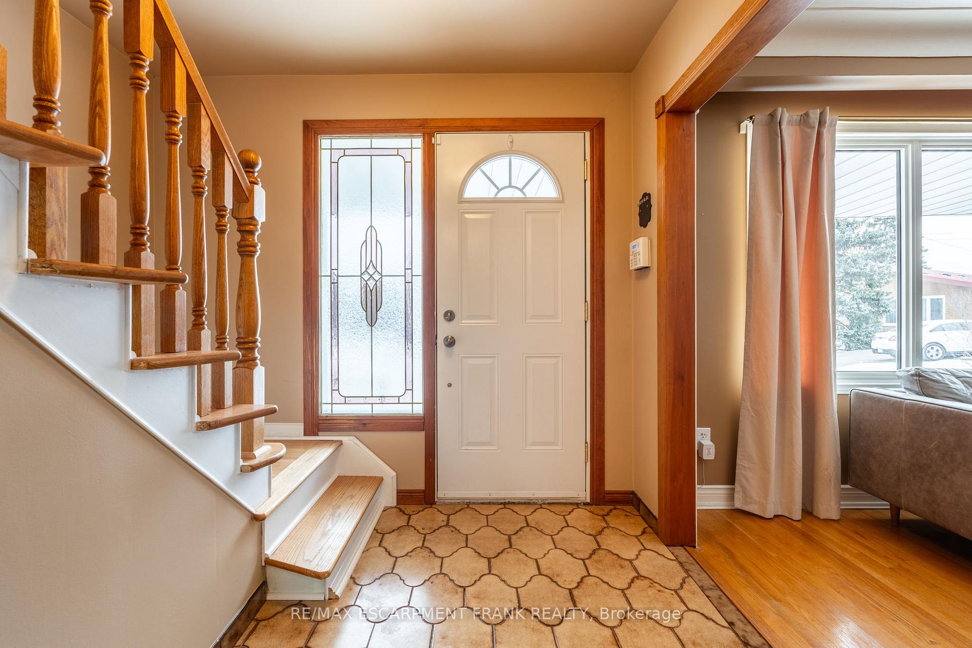 Photo 3 of 2 Maria Court, Hamilton, Lisgar — HOMEH