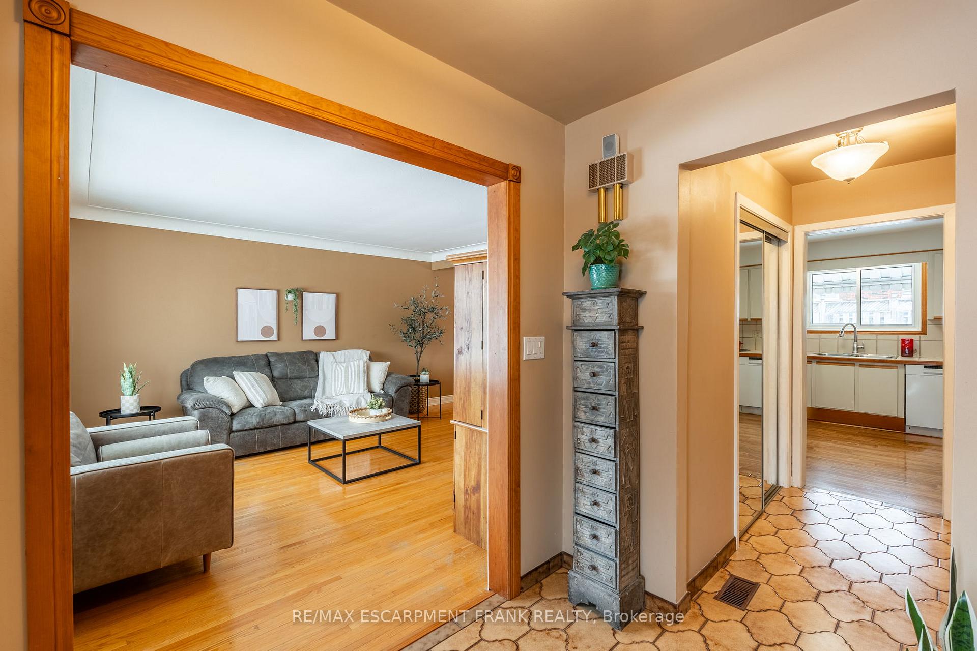 Photo 4 of 2 Maria Court, Hamilton, Lisgar — HOMEH