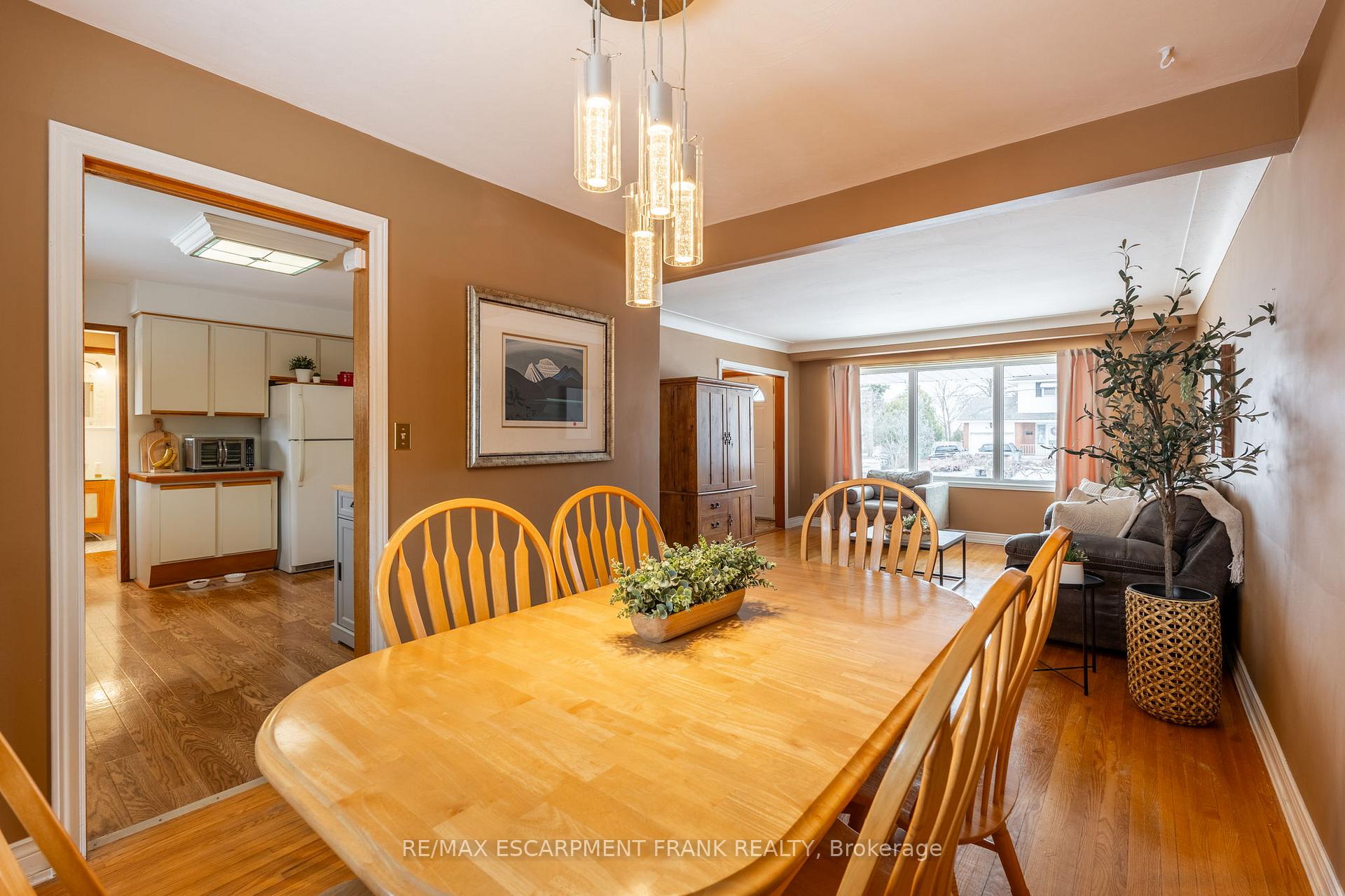 Photo 11 of 2 Maria Court, Hamilton, Lisgar — HOMEH