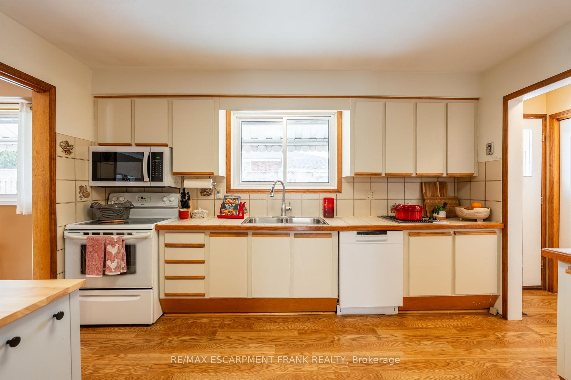 Photo 12 of 2 Maria Court, Hamilton, Lisgar — HOMEH