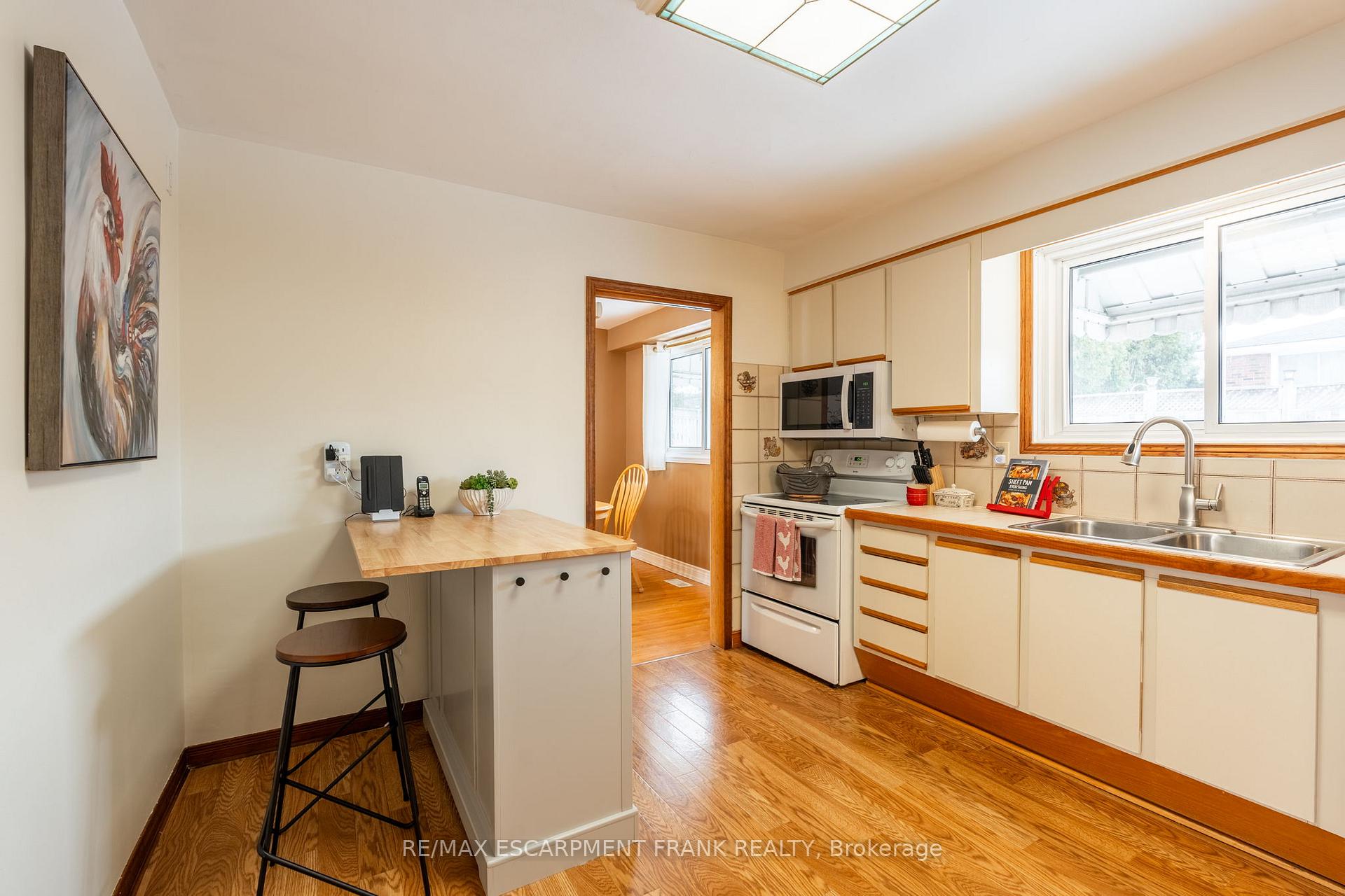 Photo 15 of 2 Maria Court, Hamilton, Lisgar — HOMEH