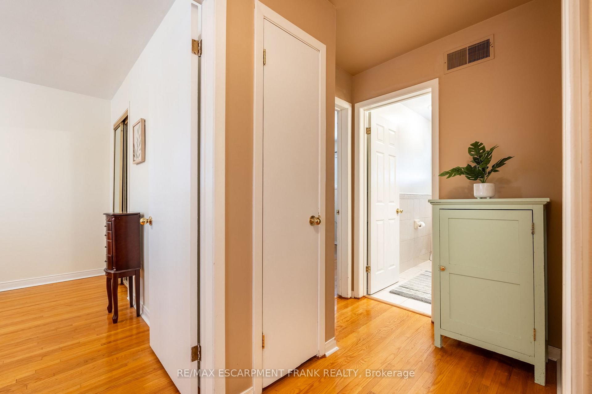Photo 19 of 2 Maria Court, Hamilton, Lisgar — HOMEH