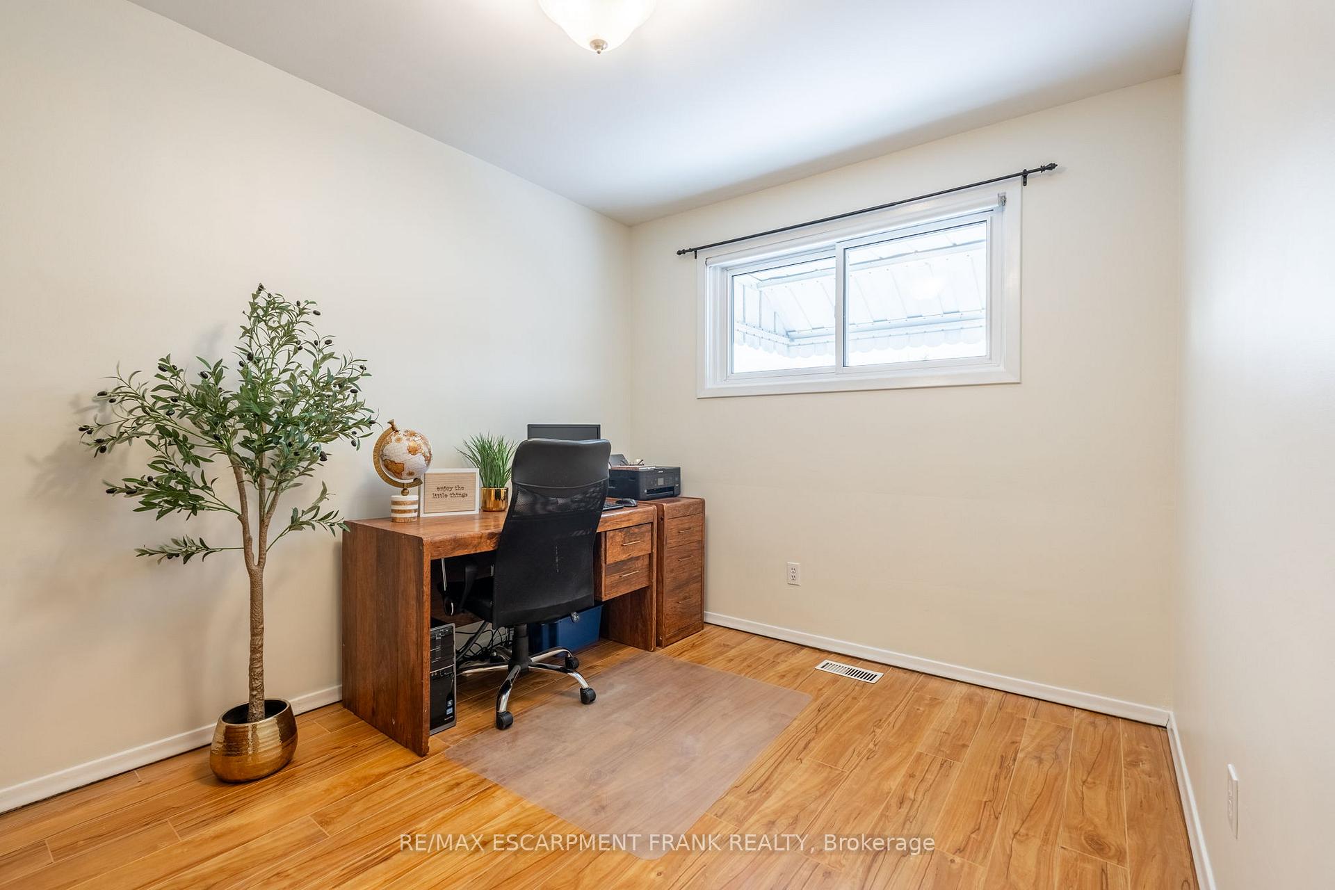 Photo 25 of 2 Maria Court, Hamilton, Lisgar — HOMEH