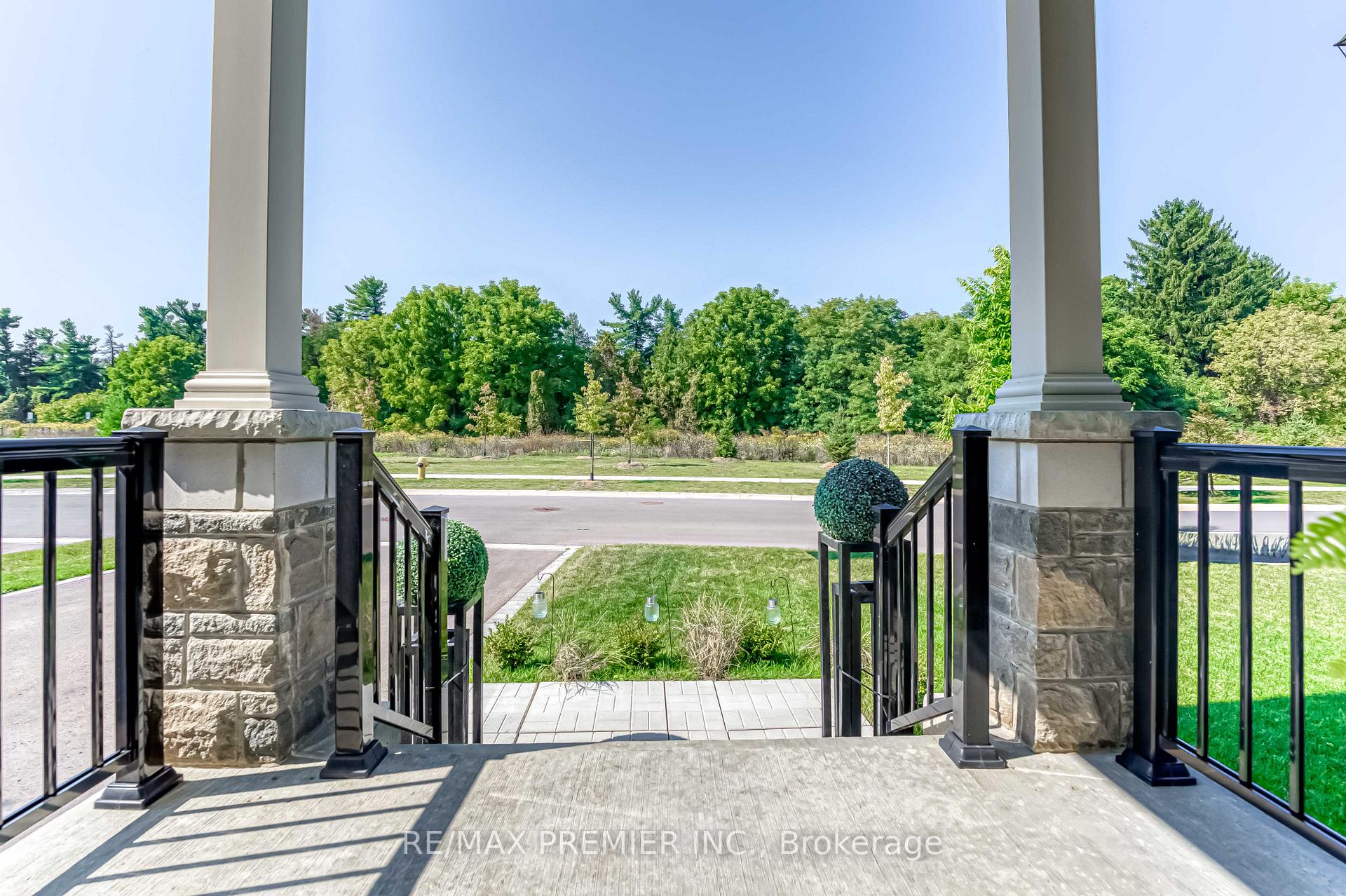 Photo 4 of 116 Klein Mills Road, Vaughan, Kleinburg — HOMEH