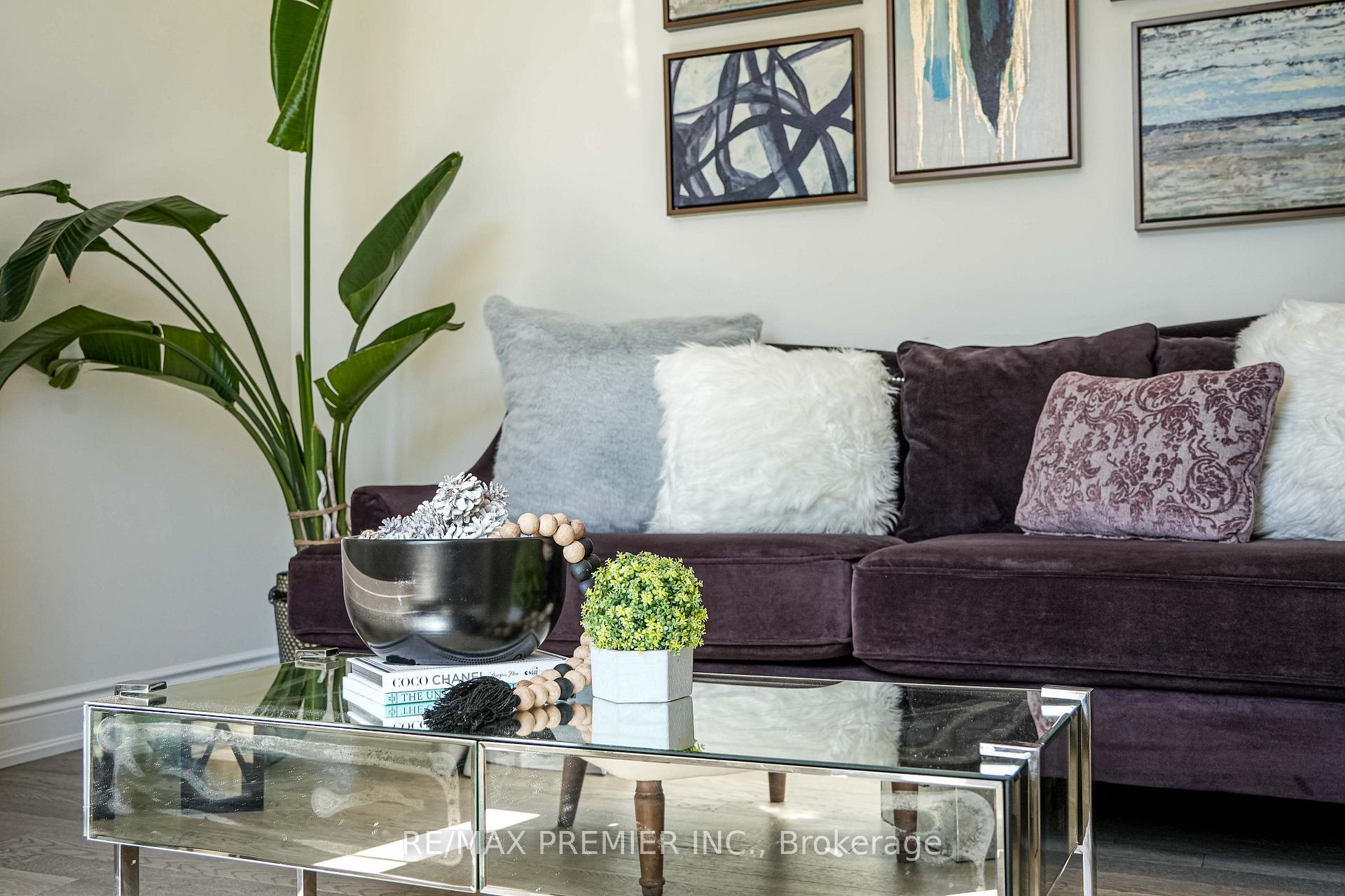 Photo 13 of 116 Klein Mills Road, Vaughan, Kleinburg — HOMEH