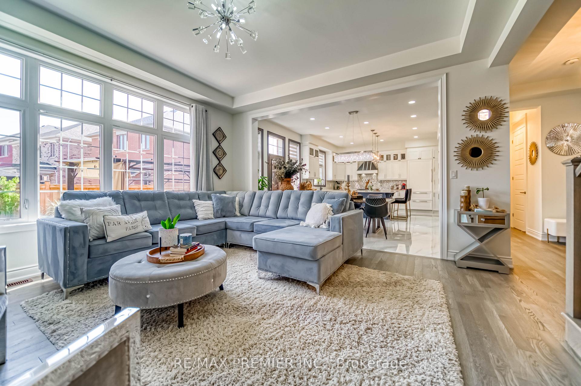 Photo 17 of 116 Klein Mills Road, Vaughan, Kleinburg — HOMEH
