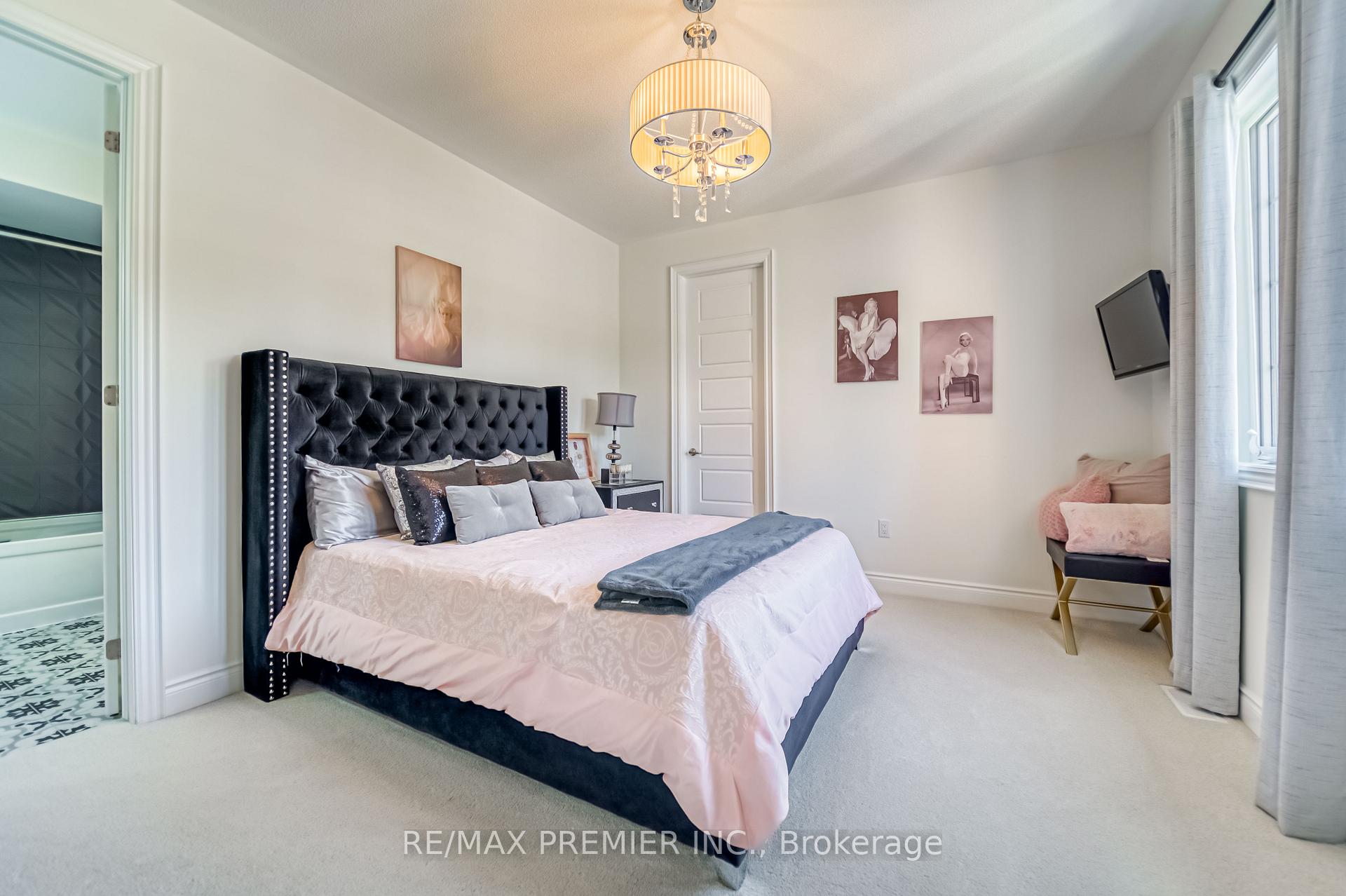Photo 37 of 116 Klein Mills Road, Vaughan, Kleinburg — HOMEH