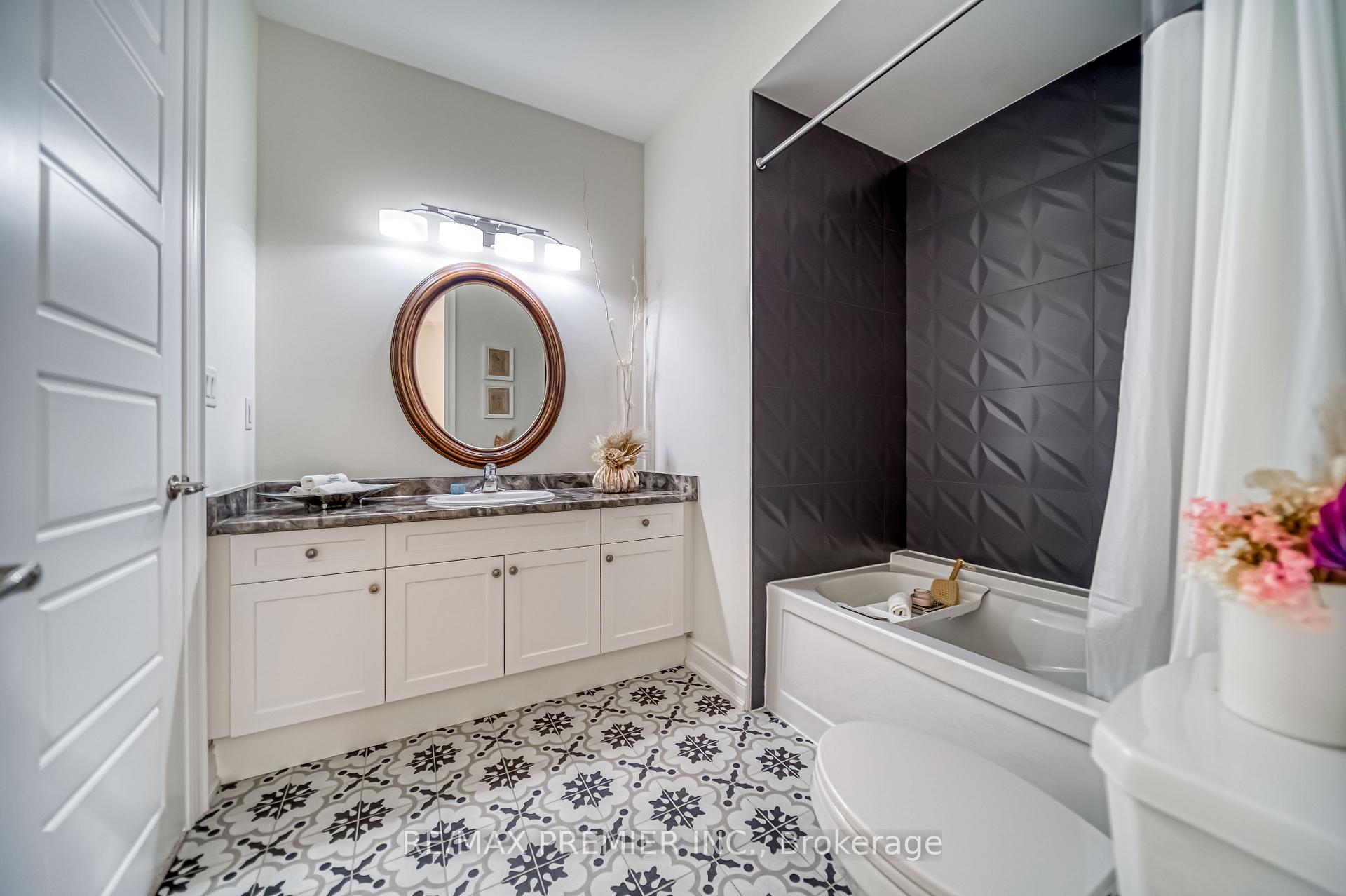 Photo 38 of 116 Klein Mills Road, Vaughan, Kleinburg — HOMEH