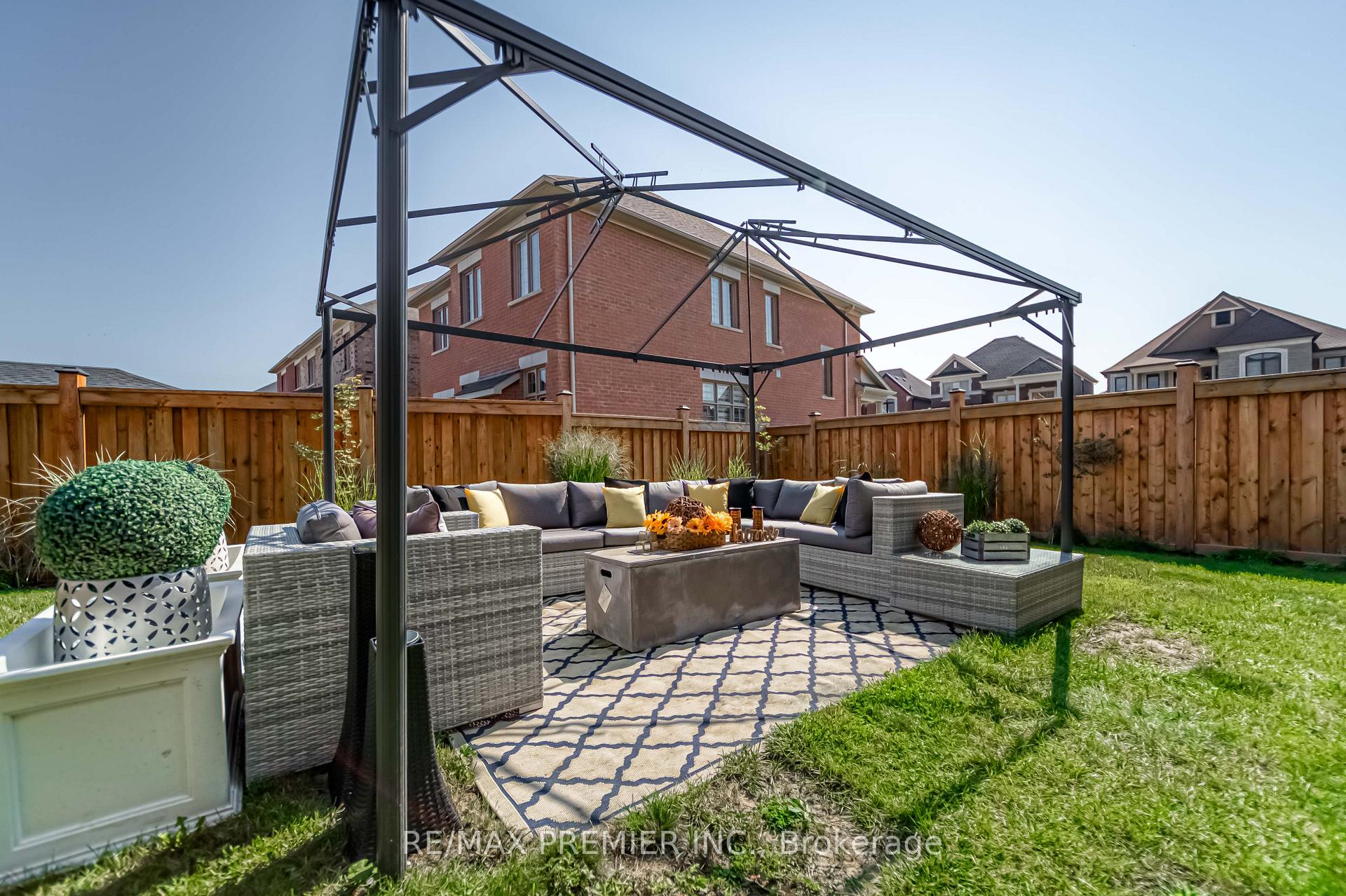 Photo 45 of 116 Klein Mills Road, Vaughan, Kleinburg — HOMEH
