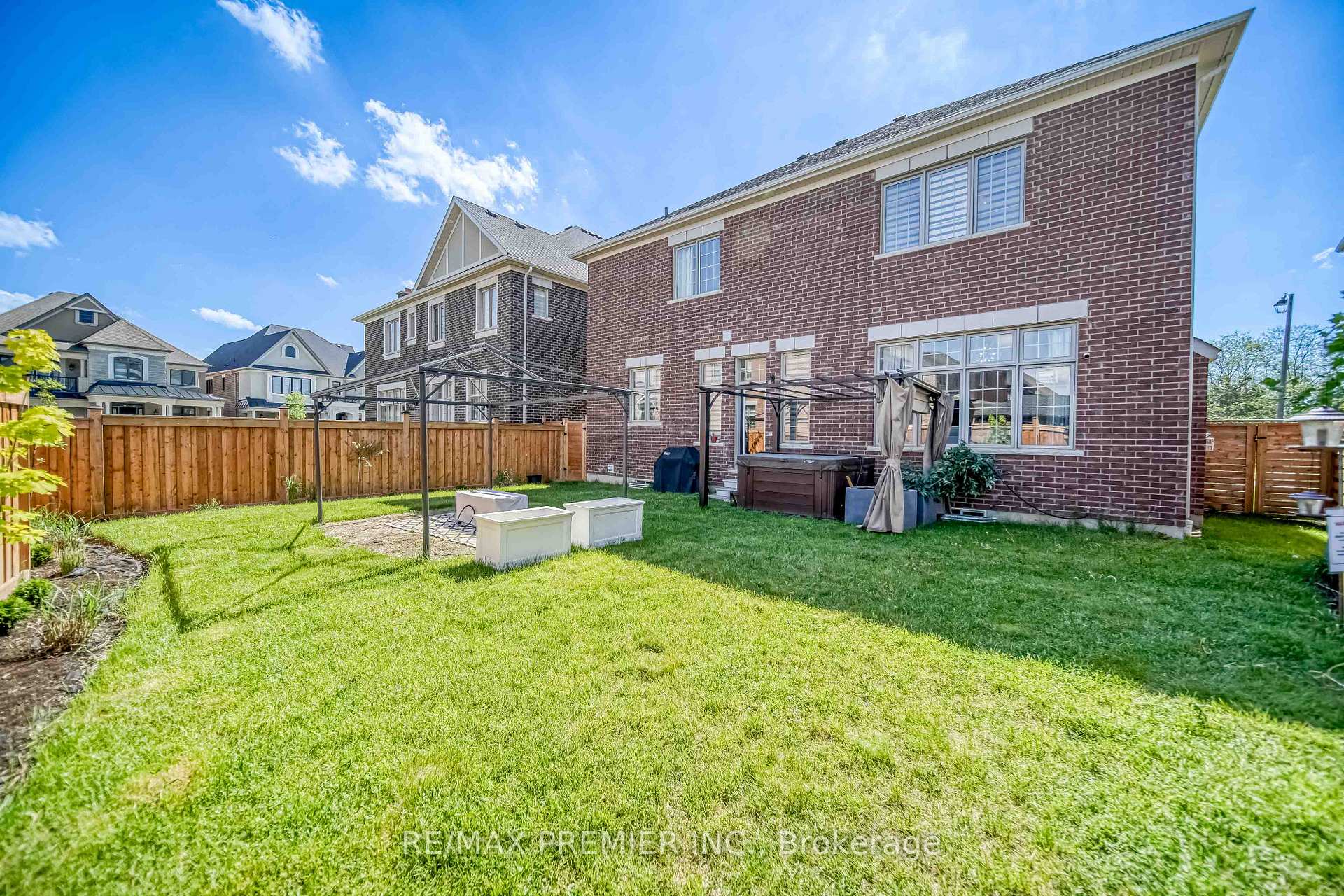 Photo 46 of 116 Klein Mills Road, Vaughan, Kleinburg — HOMEH