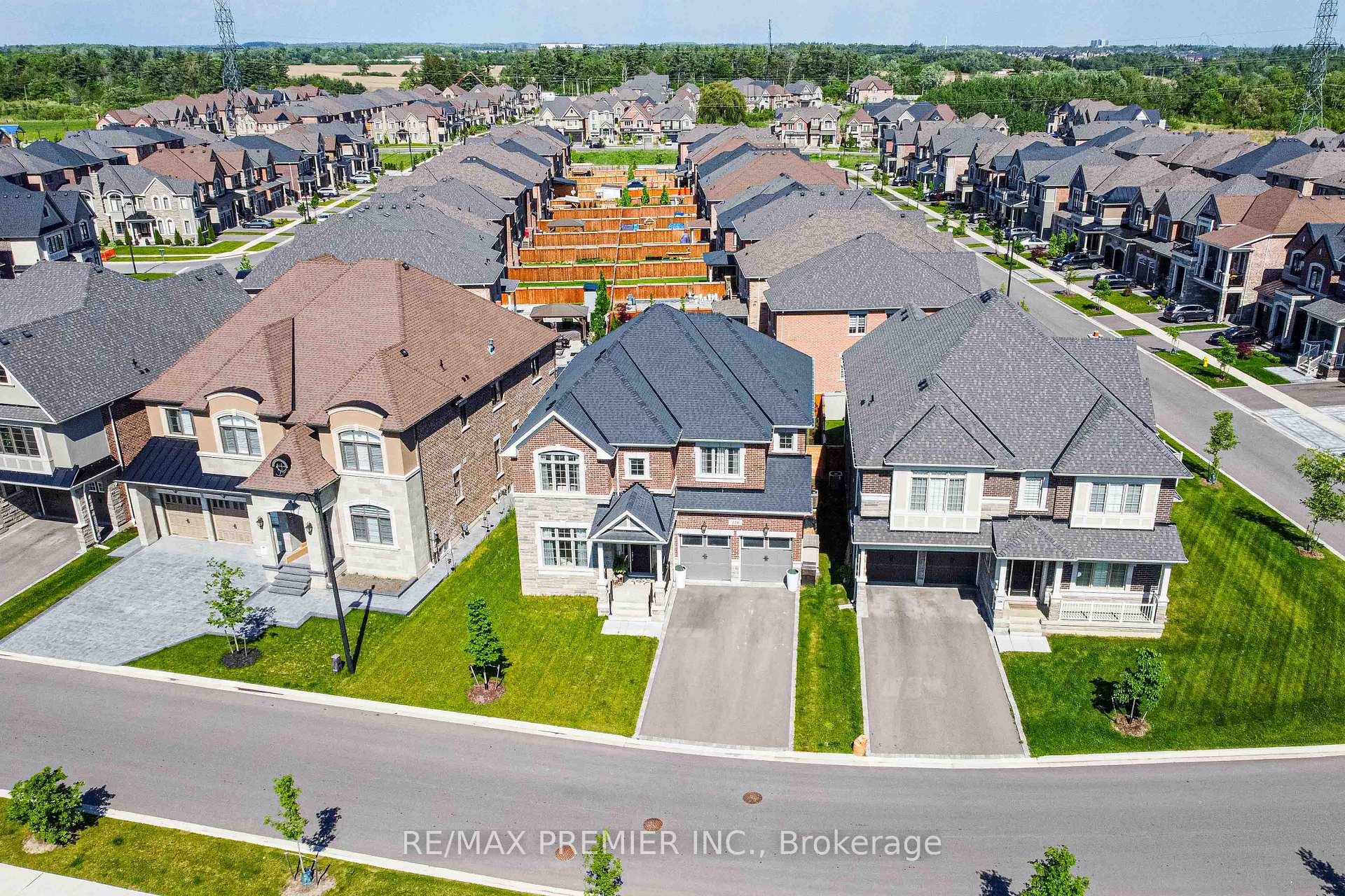 Photo 47 of 116 Klein Mills Road, Vaughan, Kleinburg — HOMEH