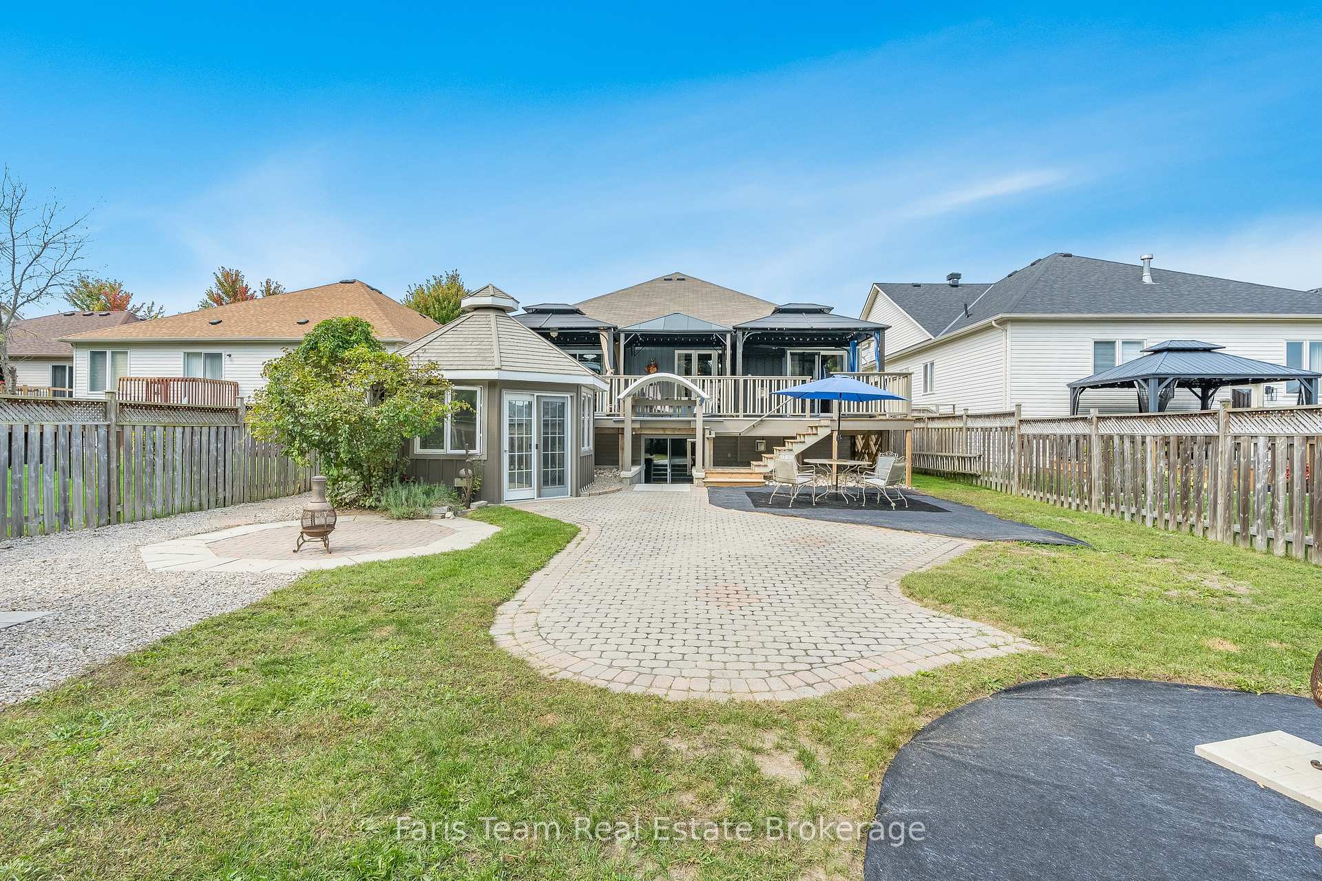 Photo 4 of 35 Princess Point Drive, Wasaga Beach — HOMEH