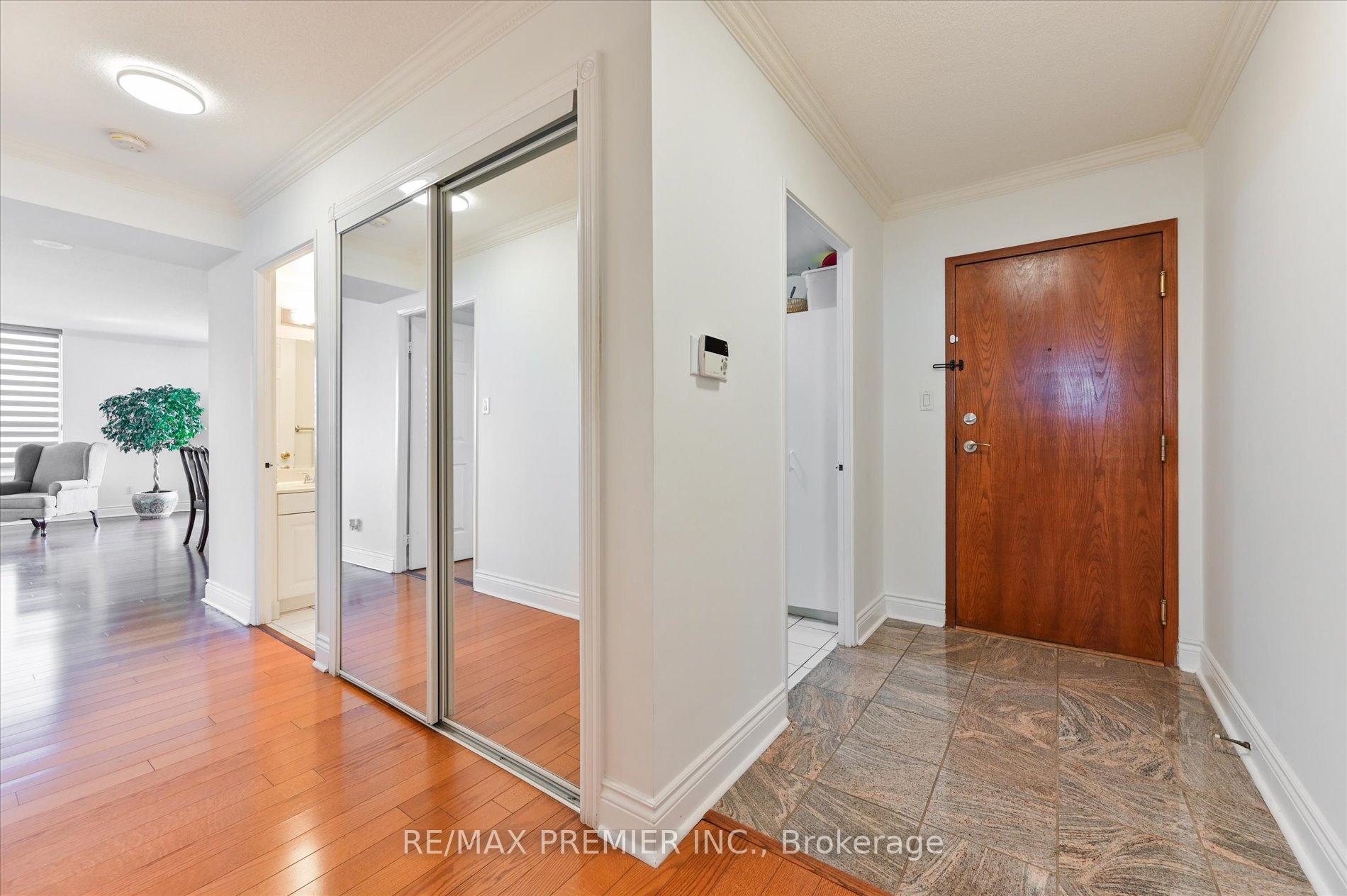 Photo 4 of Unit 1711, 268 Ridley Boulevard, Toronto, Bedford Park-Nortown — HOMEH