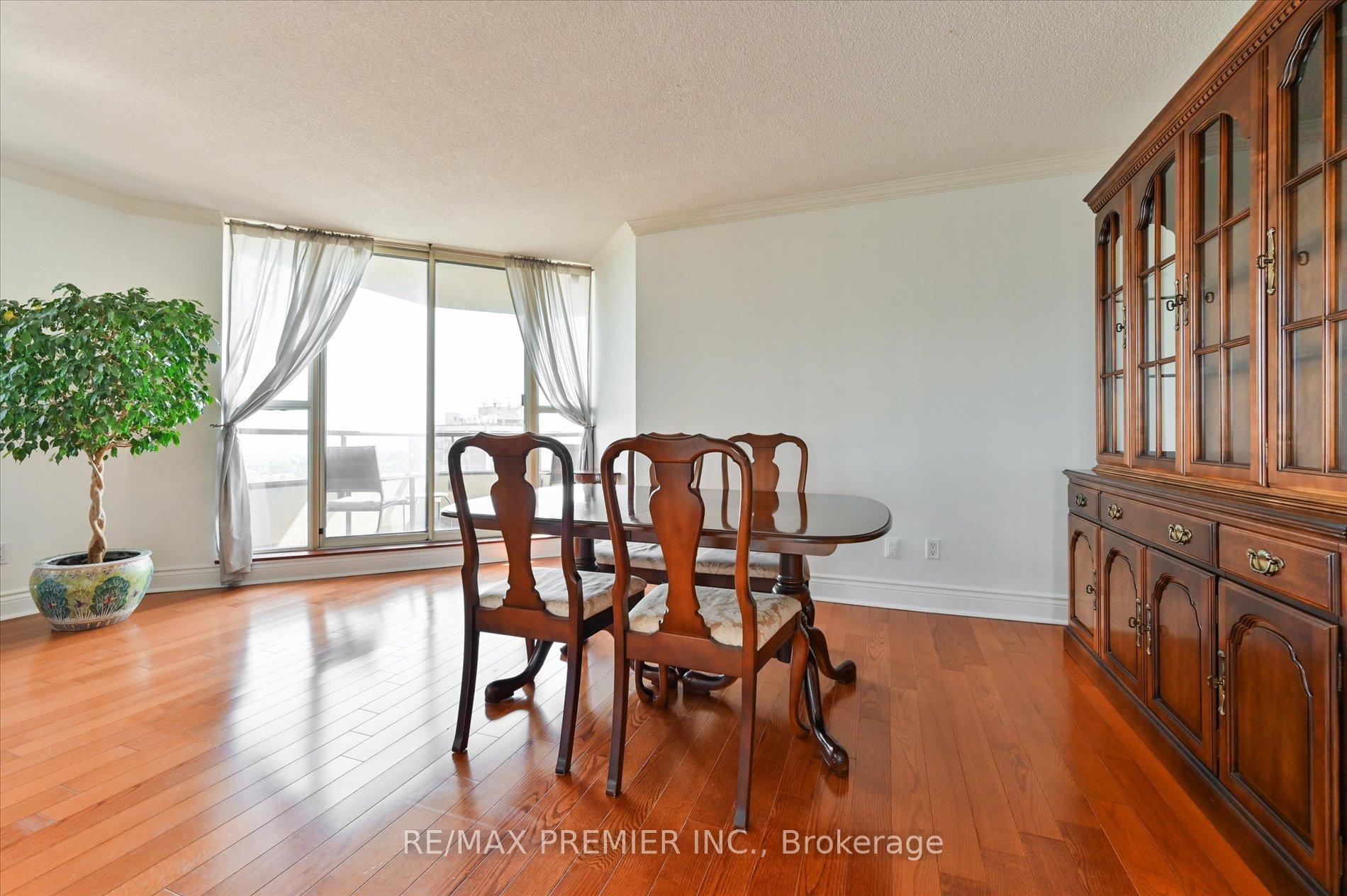 Photo 11 of Unit 1711, 268 Ridley Boulevard, Toronto, Bedford Park-Nortown — HOMEH
