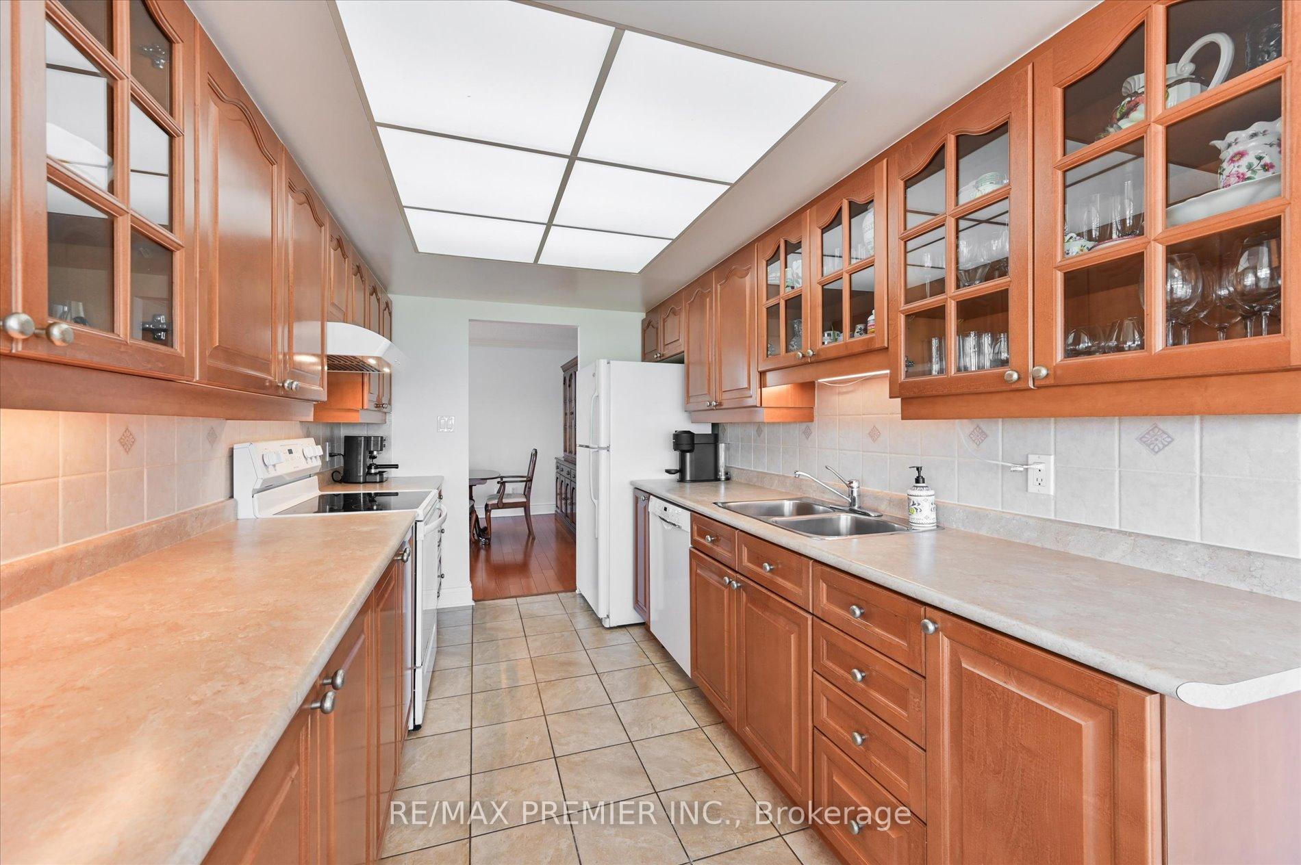 Photo 9 of Unit 1711, 268 Ridley Boulevard, Toronto, Bedford Park-Nortown — HOMEH