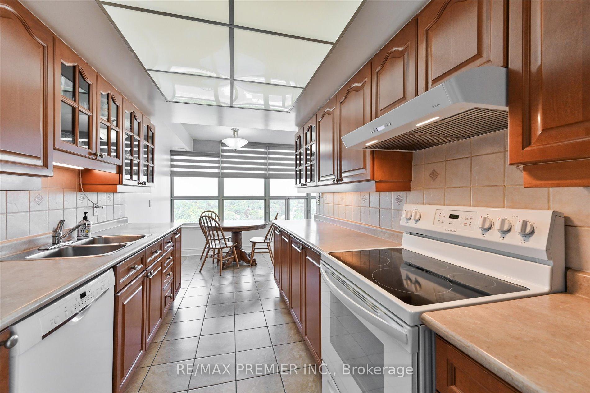 Photo 16 of Unit 1711, 268 Ridley Boulevard, Toronto, Bedford Park-Nortown — HOMEH