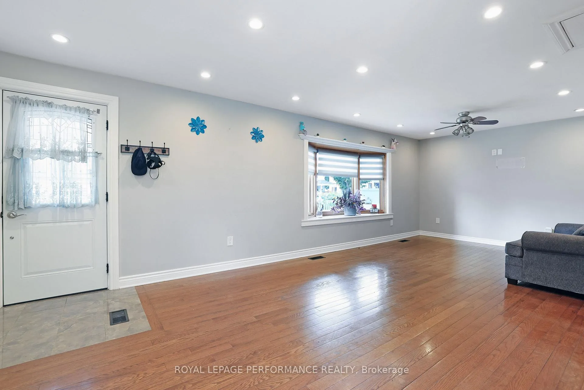 Photo 5 of 63 Wilson Street E, Perth — HOMEH