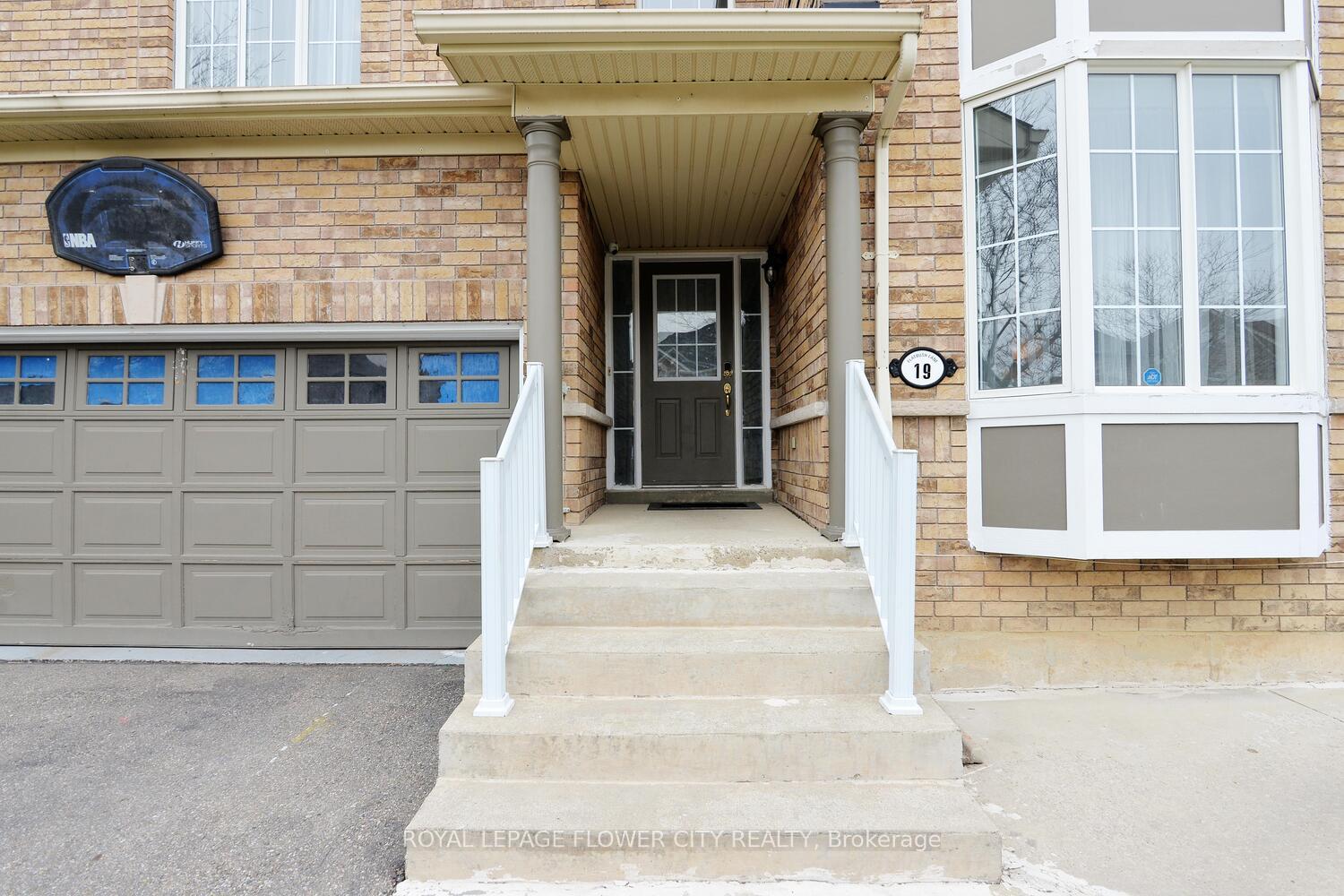 Photo 3 of 19 Flatbush Lane, Brampton, Fletcher's Meadow — HOMEH