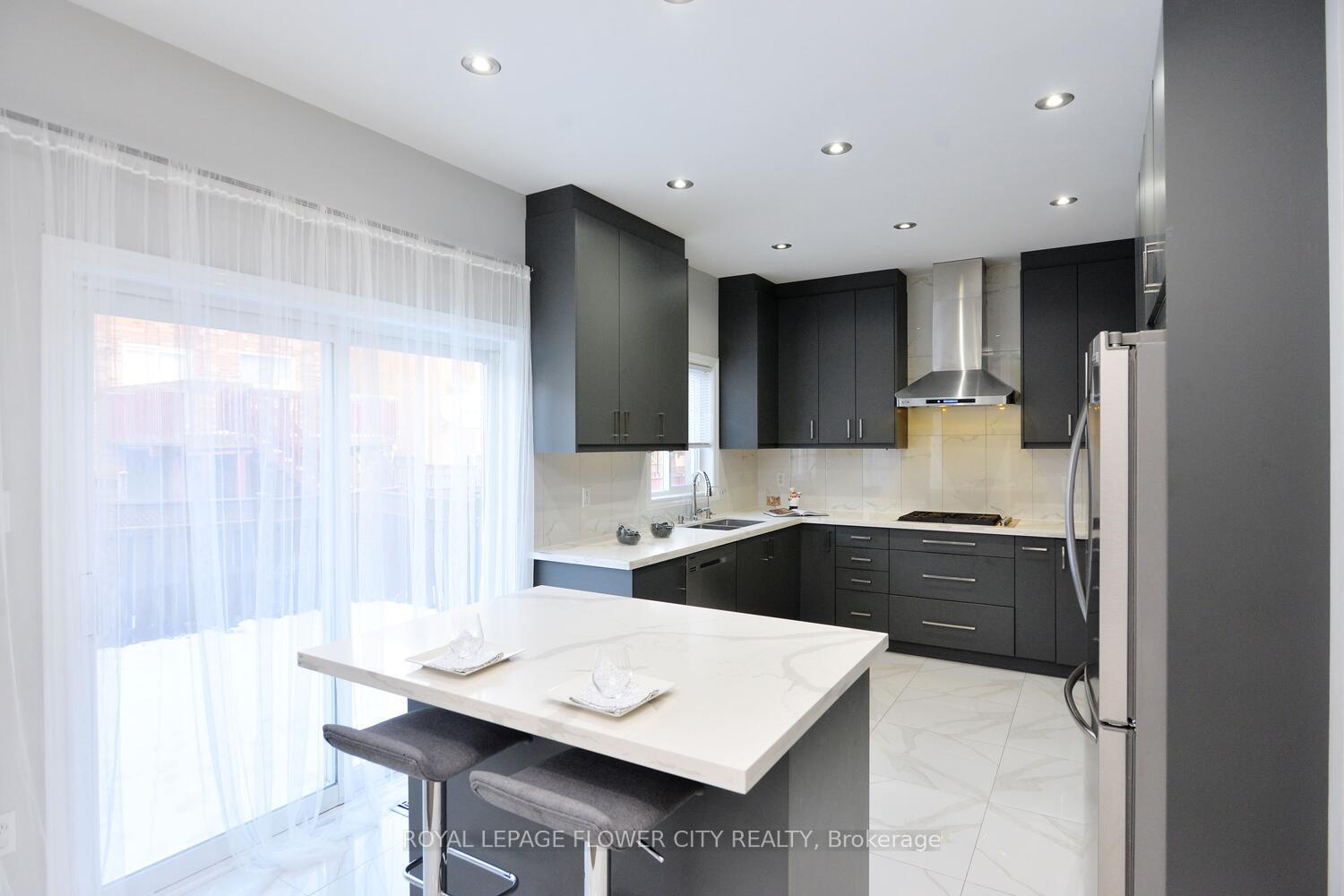 Photo 8 of 19 Flatbush Lane, Brampton, Fletcher's Meadow — HOMEH
