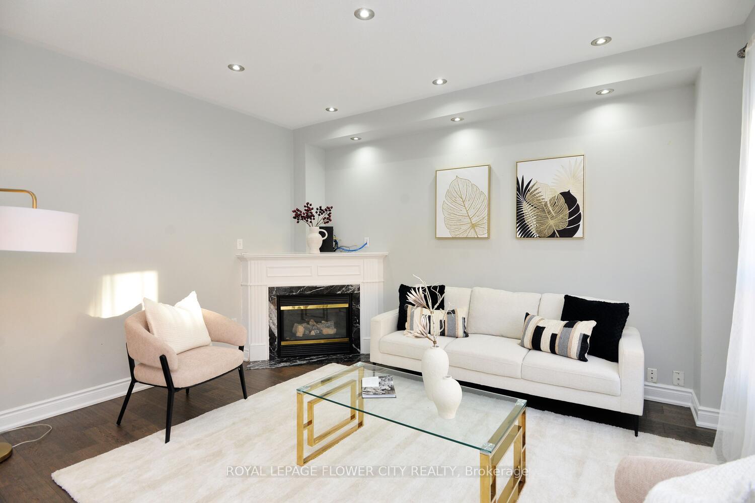 Photo 11 of 19 Flatbush Lane, Brampton, Fletcher's Meadow — HOMEH