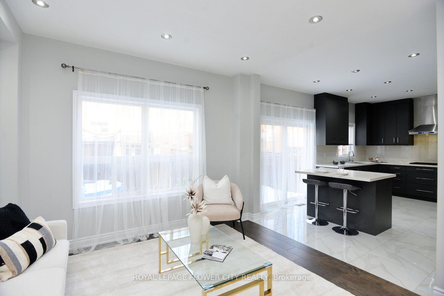 Photo 13 of 19 Flatbush Lane, Brampton, Fletcher's Meadow — HOMEH