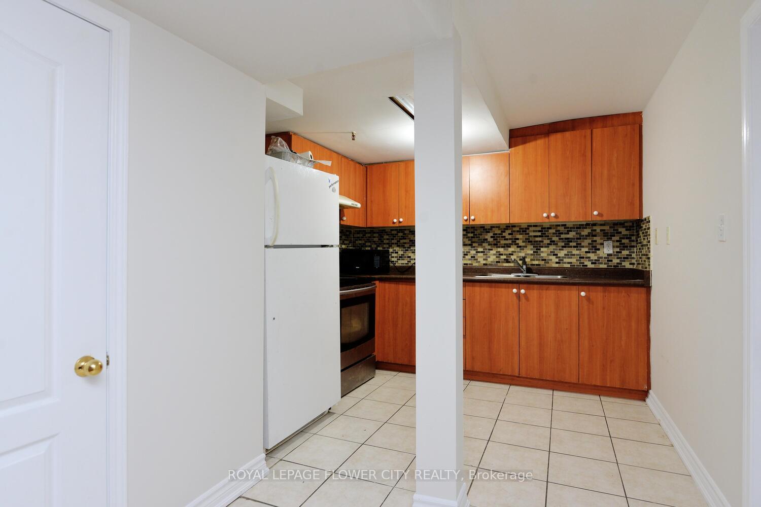 Photo 39 of 19 Flatbush Lane, Brampton, Fletcher's Meadow — HOMEH