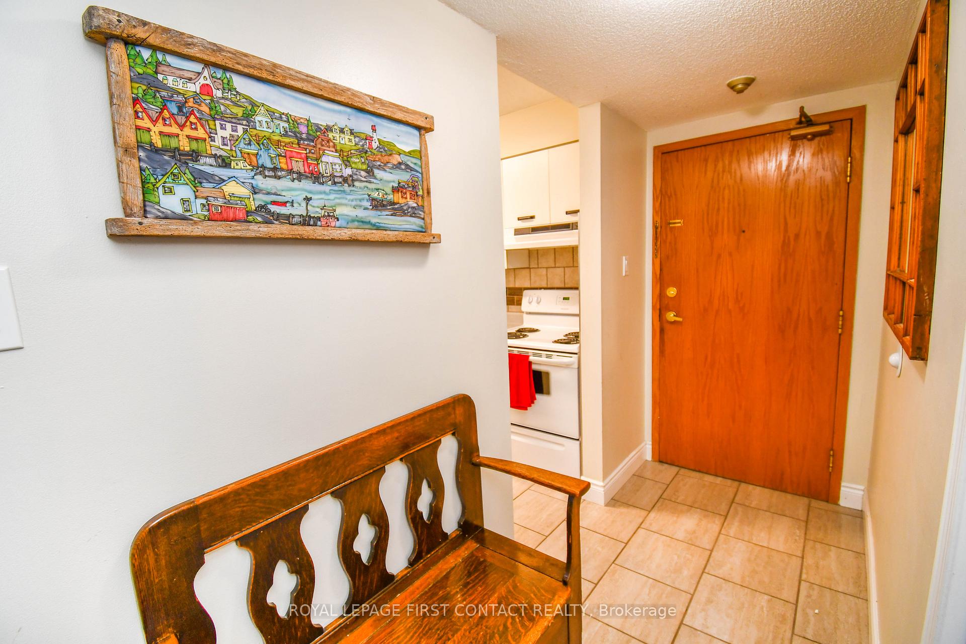 Photo 3 of Unit 104, 25 Meadow Lane, Barrie, Ardagh — HOMEH