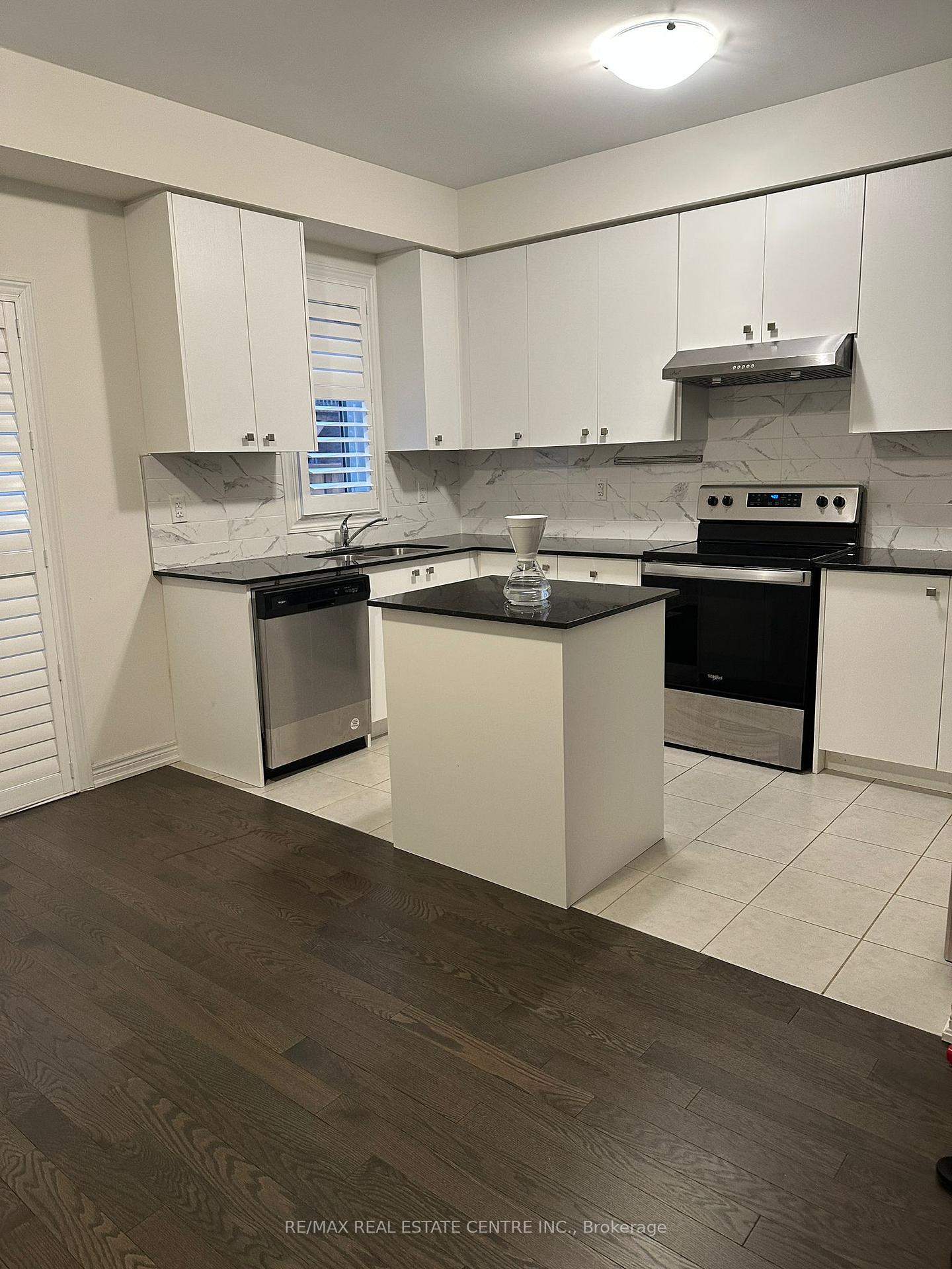 Photo 2 of 3959 Thomas Alton Boulevard, Burlington, Alton — HOMEH