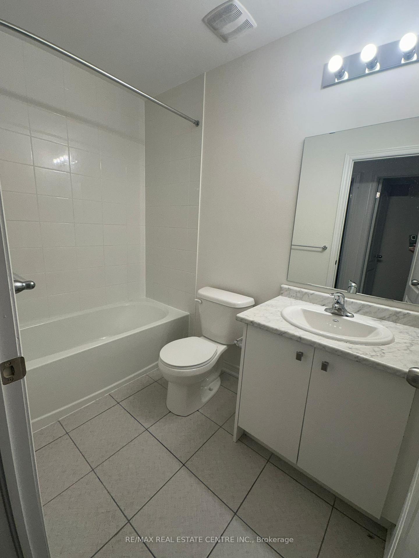 Photo 5 of 3959 Thomas Alton Boulevard, Burlington, Alton — HOMEH