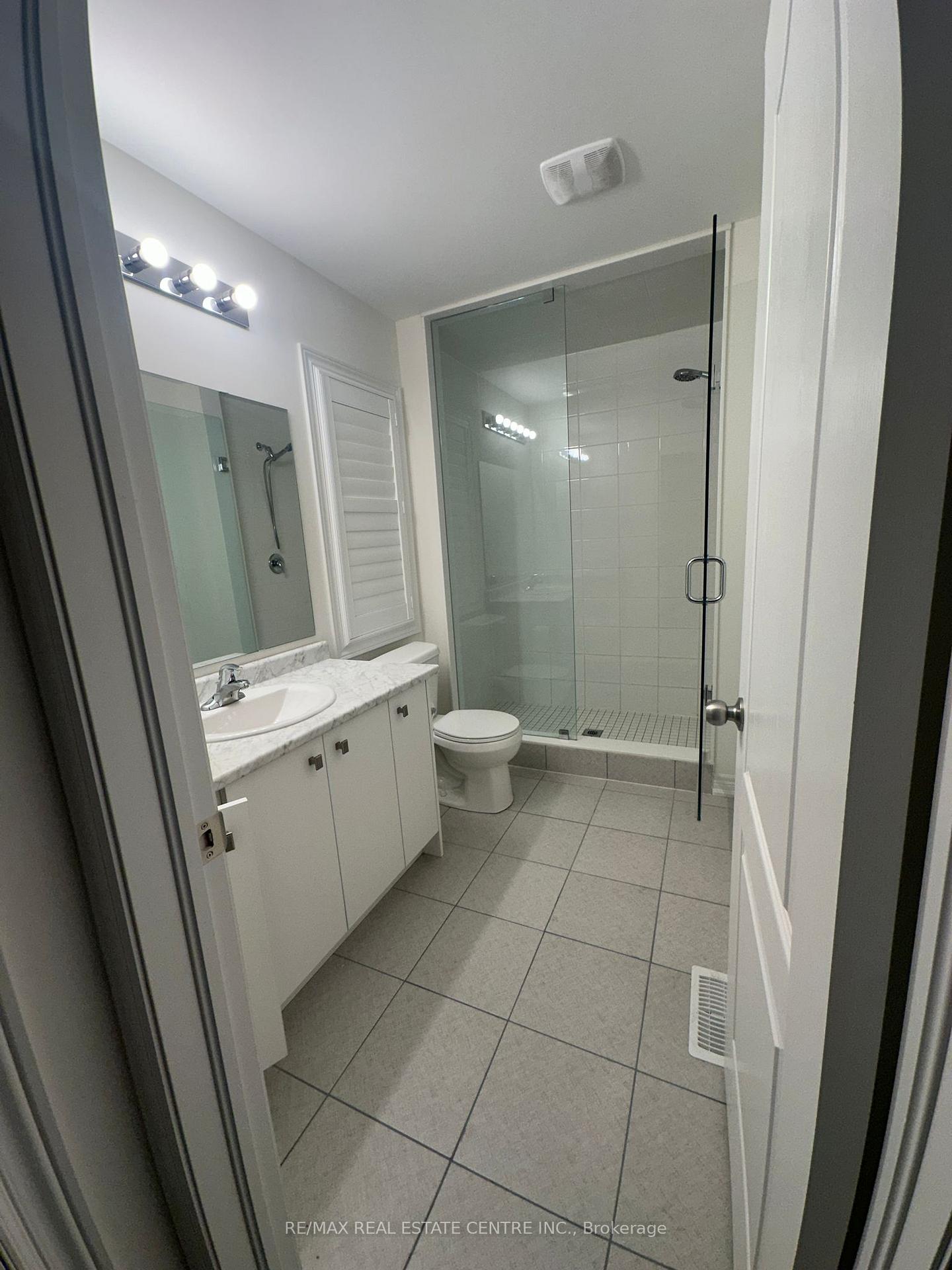Photo 6 of 3959 Thomas Alton Boulevard, Burlington, Alton — HOMEH