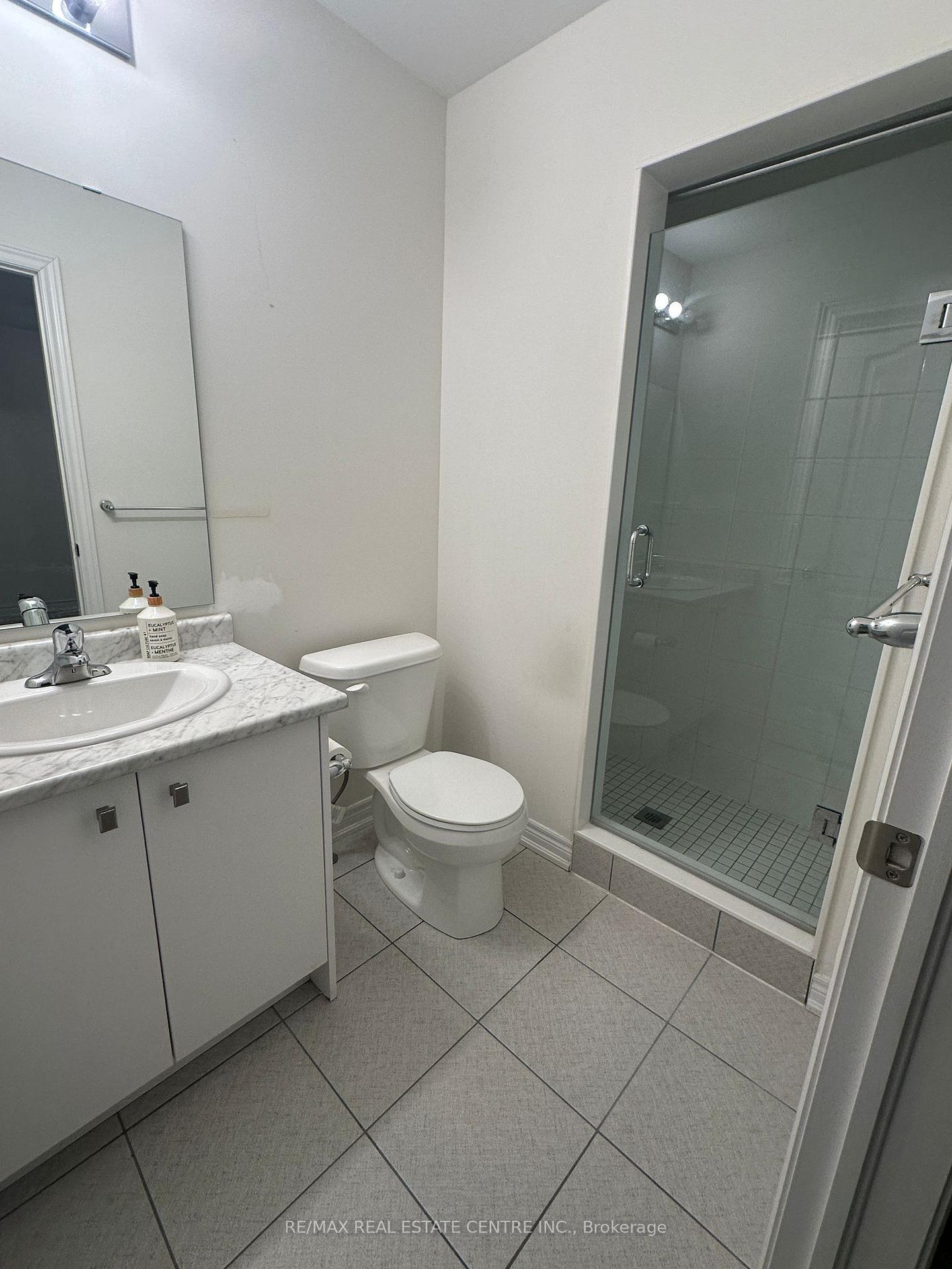 Photo 8 of 3959 Thomas Alton Boulevard, Burlington, Alton — HOMEH