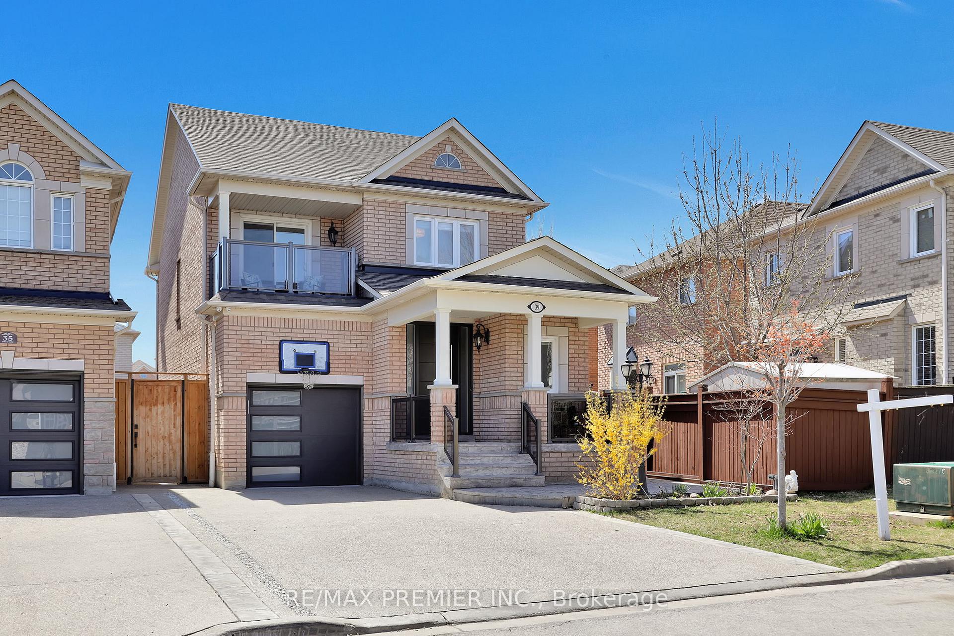 Front of 39 Vireo Way