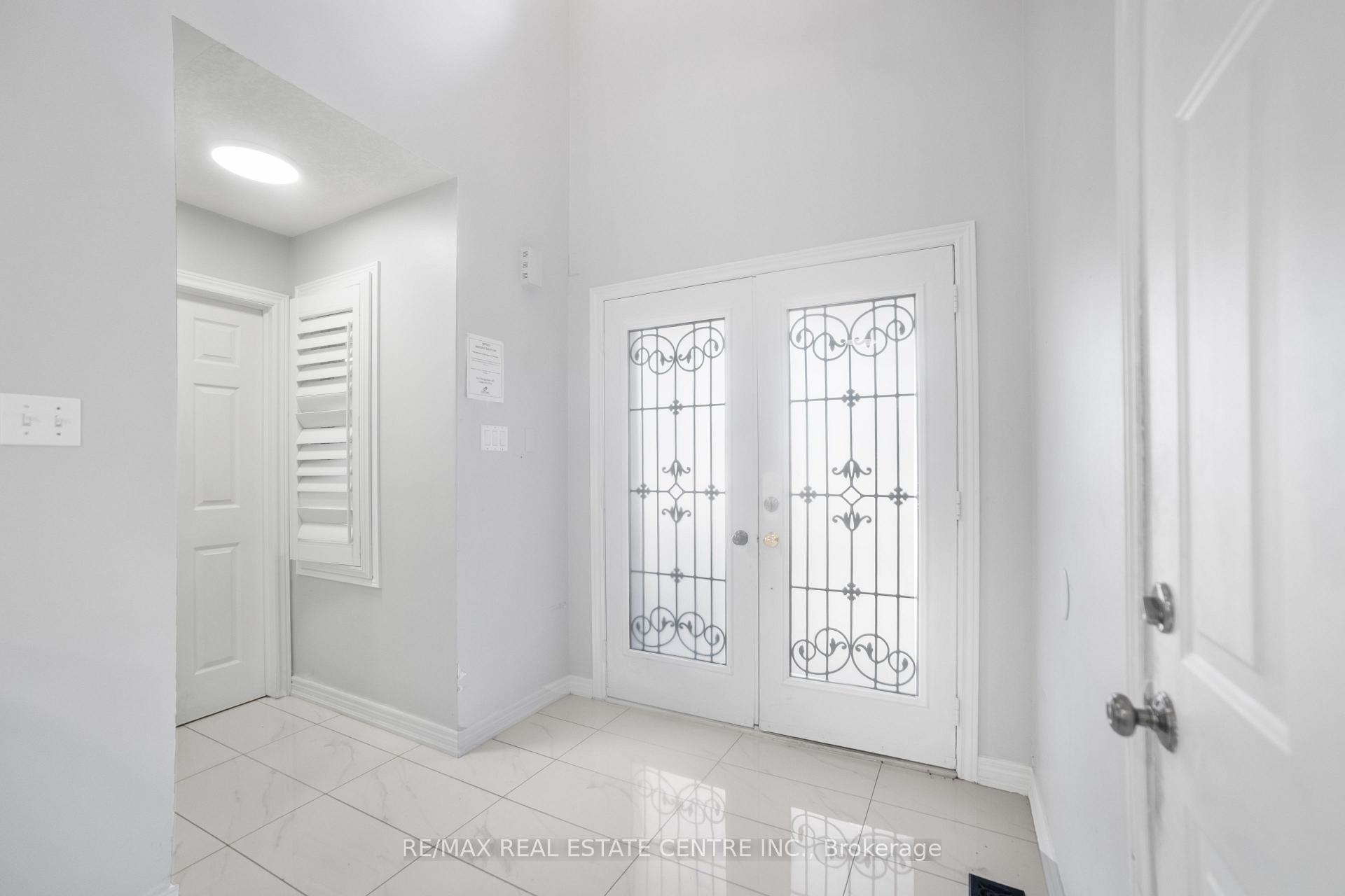 Photo 5 of 170 Southbrook Drive, Hamilton, Binbrook — HOMEH