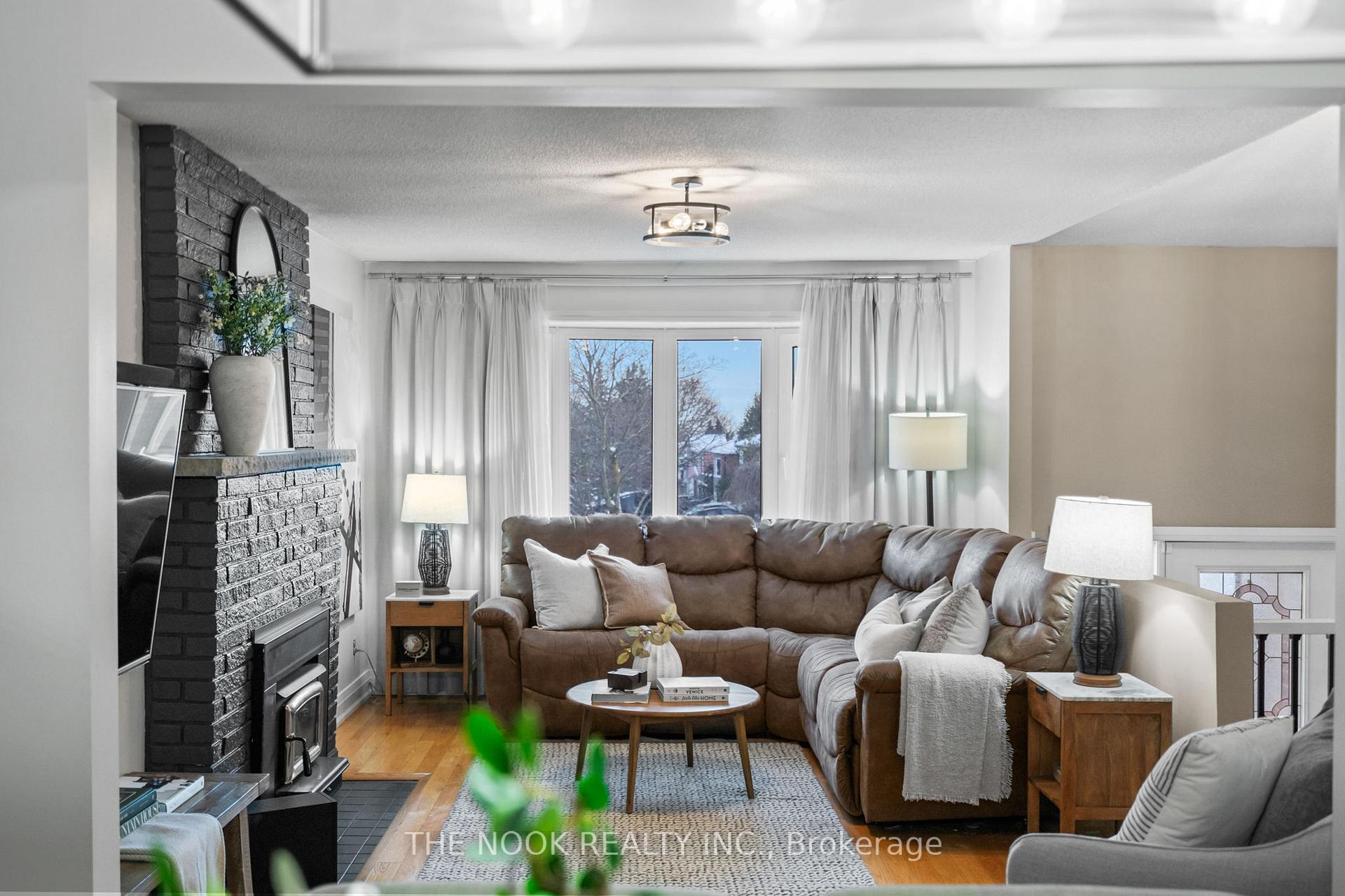 Photo 4 of 840 Roundelay Drive N, Oshawa, McLaughlin — HOMEH