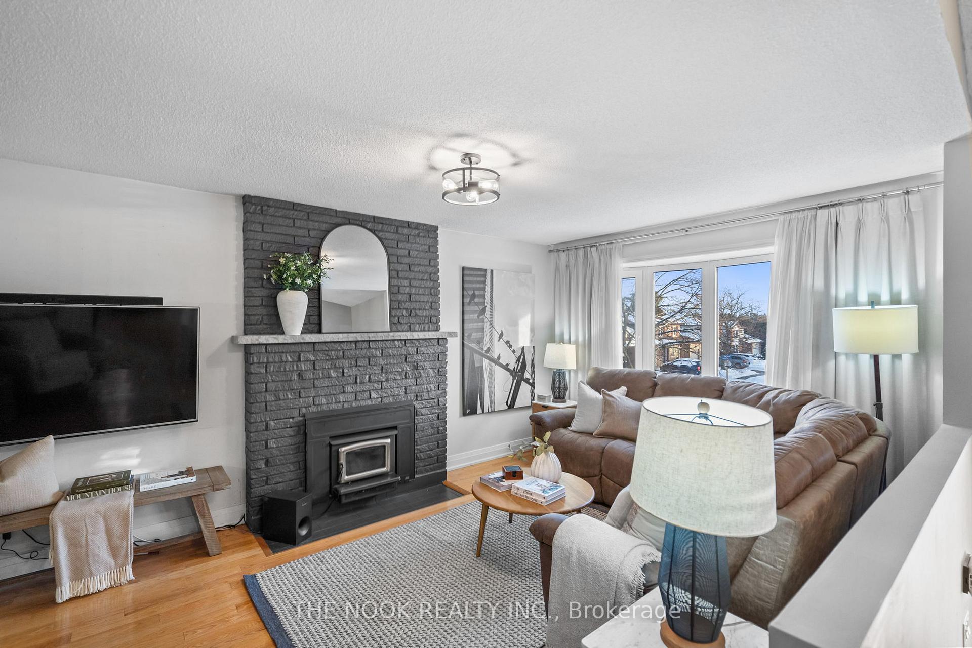 Photo 5 of 840 Roundelay Drive N, Oshawa, McLaughlin — HOMEH