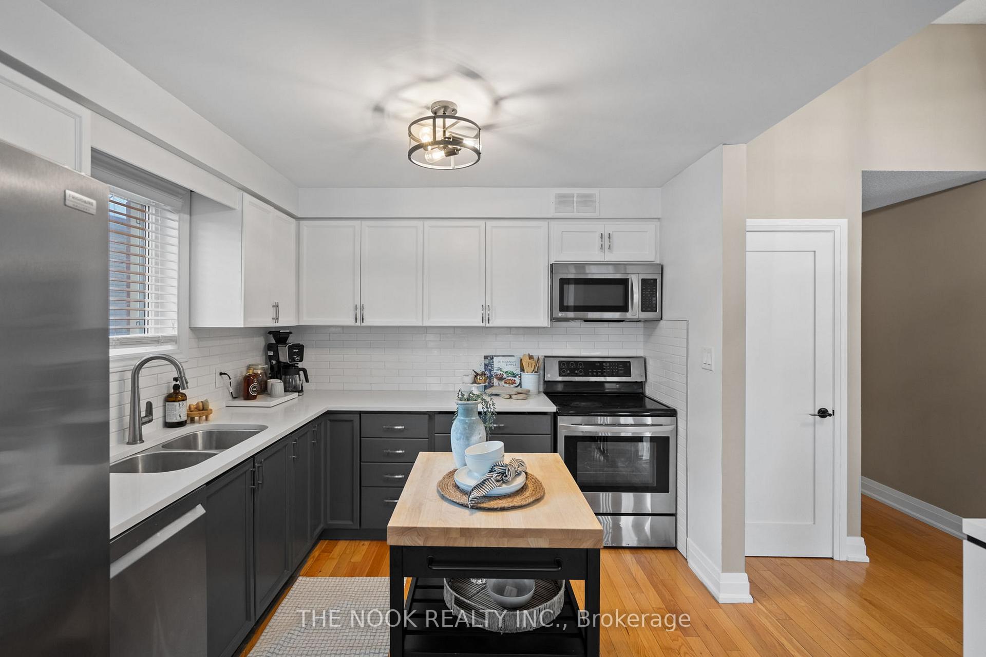 Photo 13 of 840 Roundelay Drive N, Oshawa, McLaughlin — HOMEH