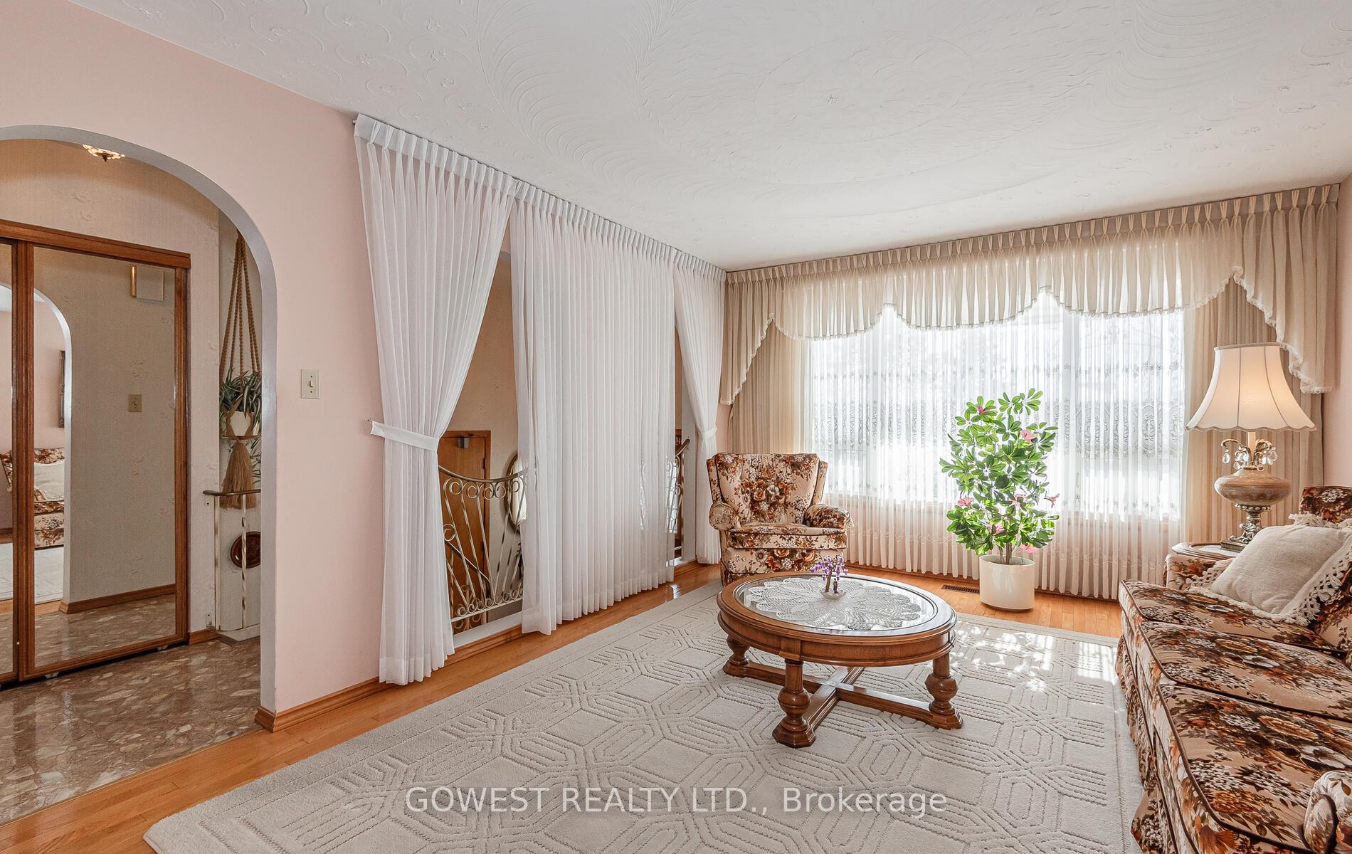 Photo 10 of 19 Village Drive, Hamilton, Kentley — HOMEH