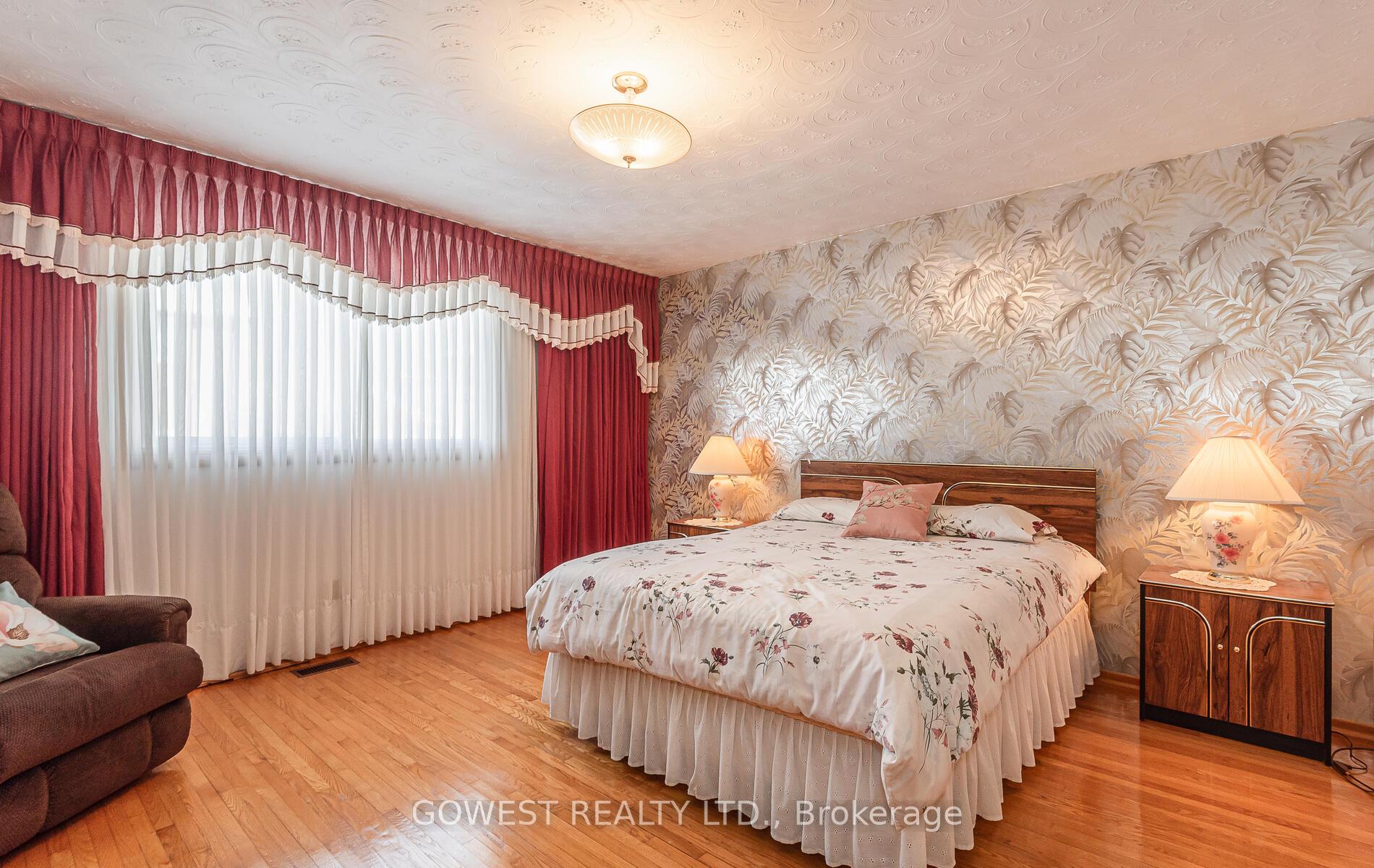 Photo 15 of 19 Village Drive, Hamilton, Kentley — HOMEH